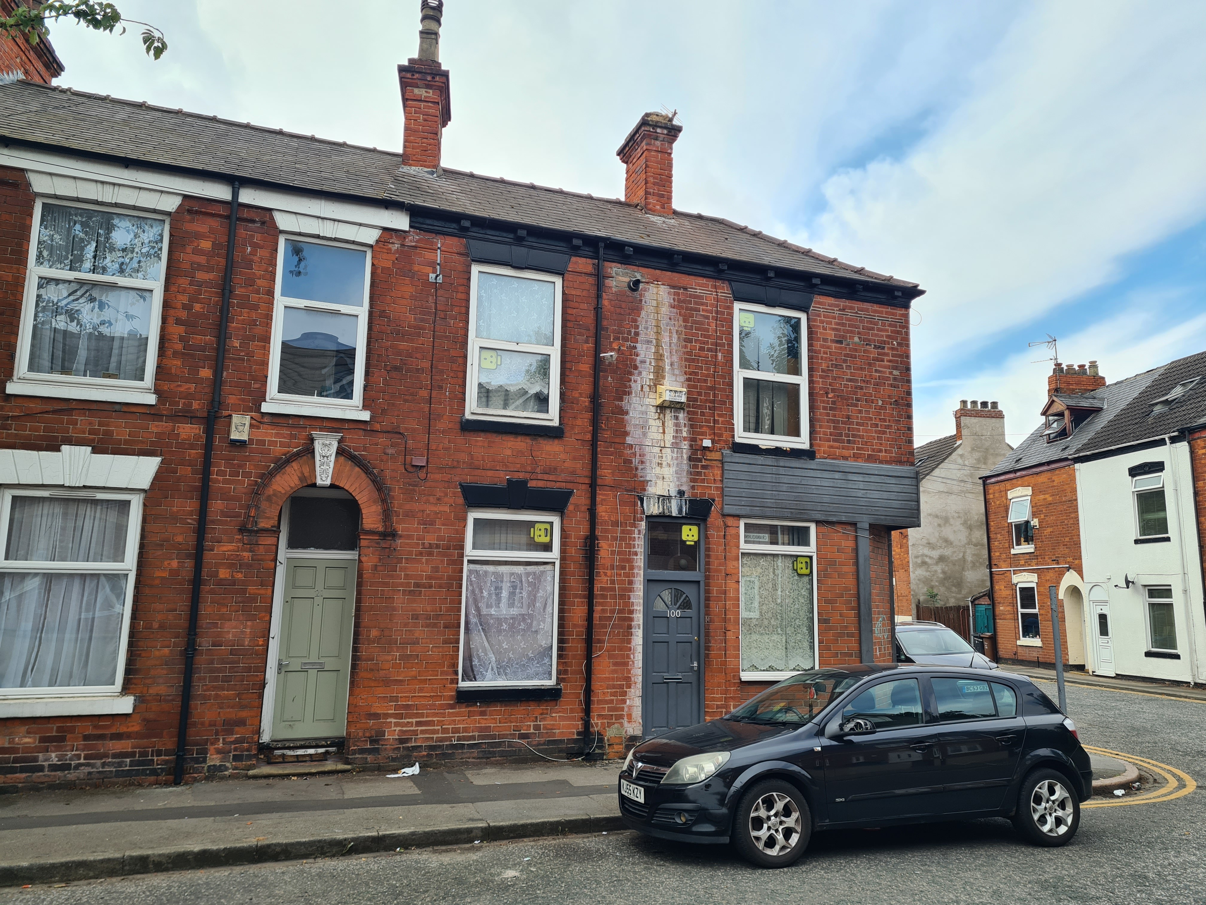 INVESTMENT - Freehold End Terrace House