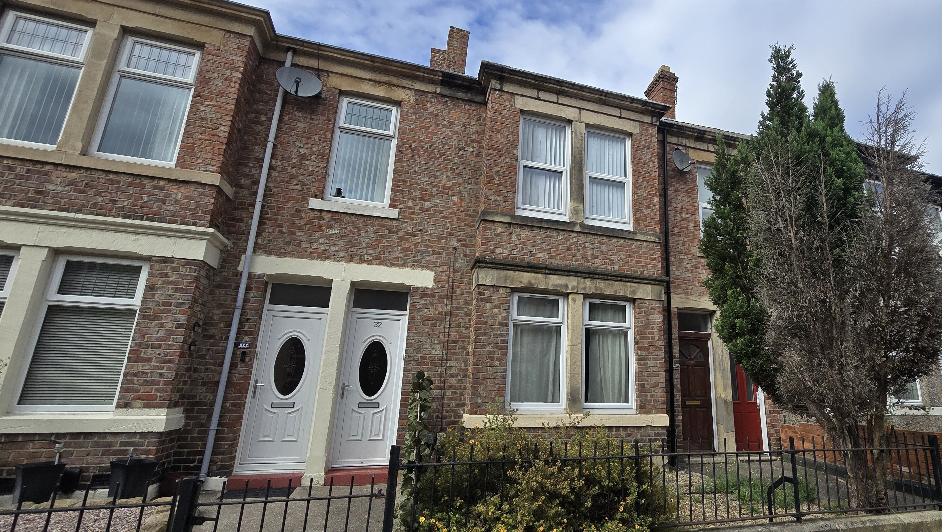 INVESTMENT - Freehold Mid Terrace Building