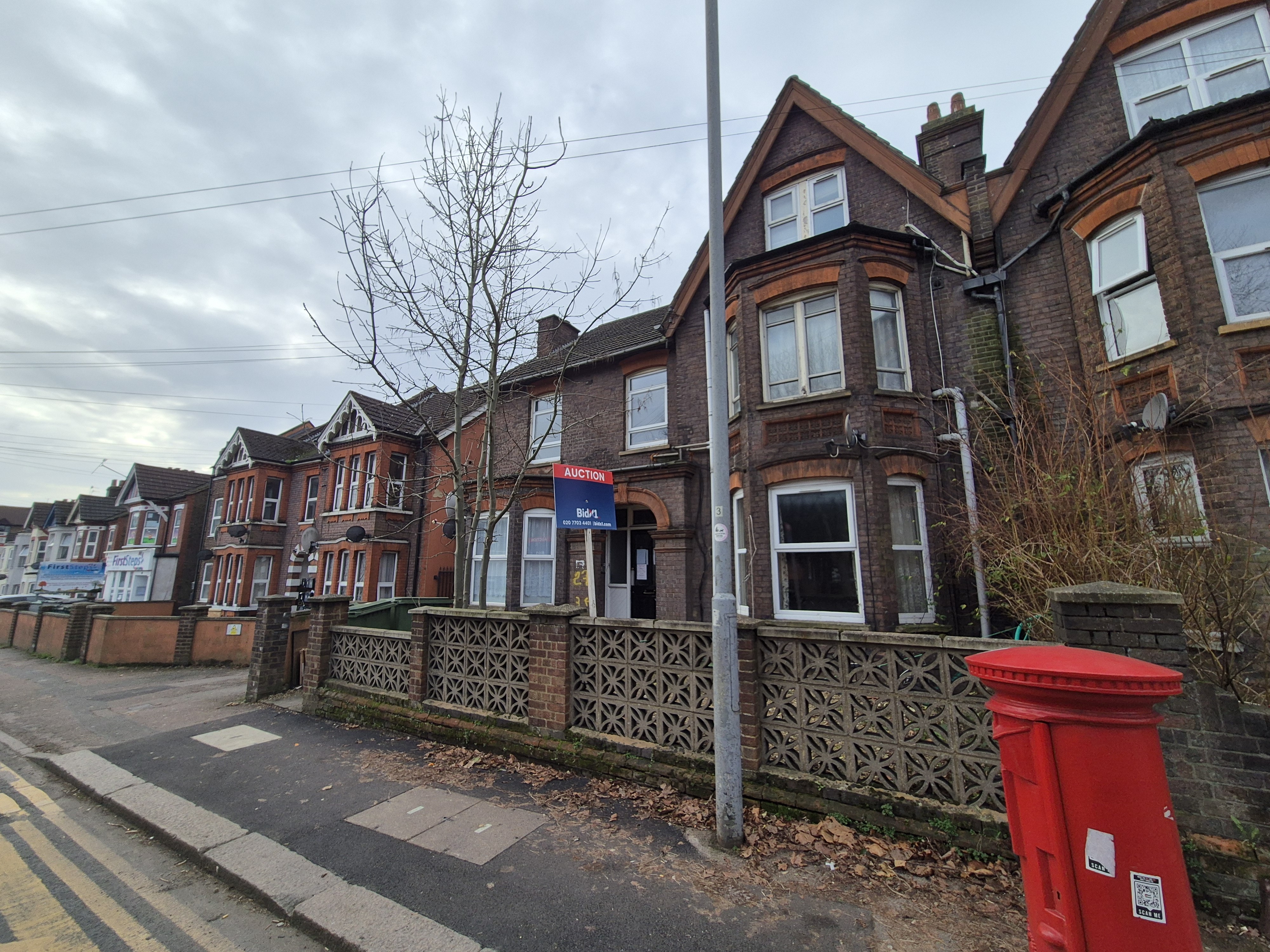 VACANT - Leasehold Self Contained First Floor Flat