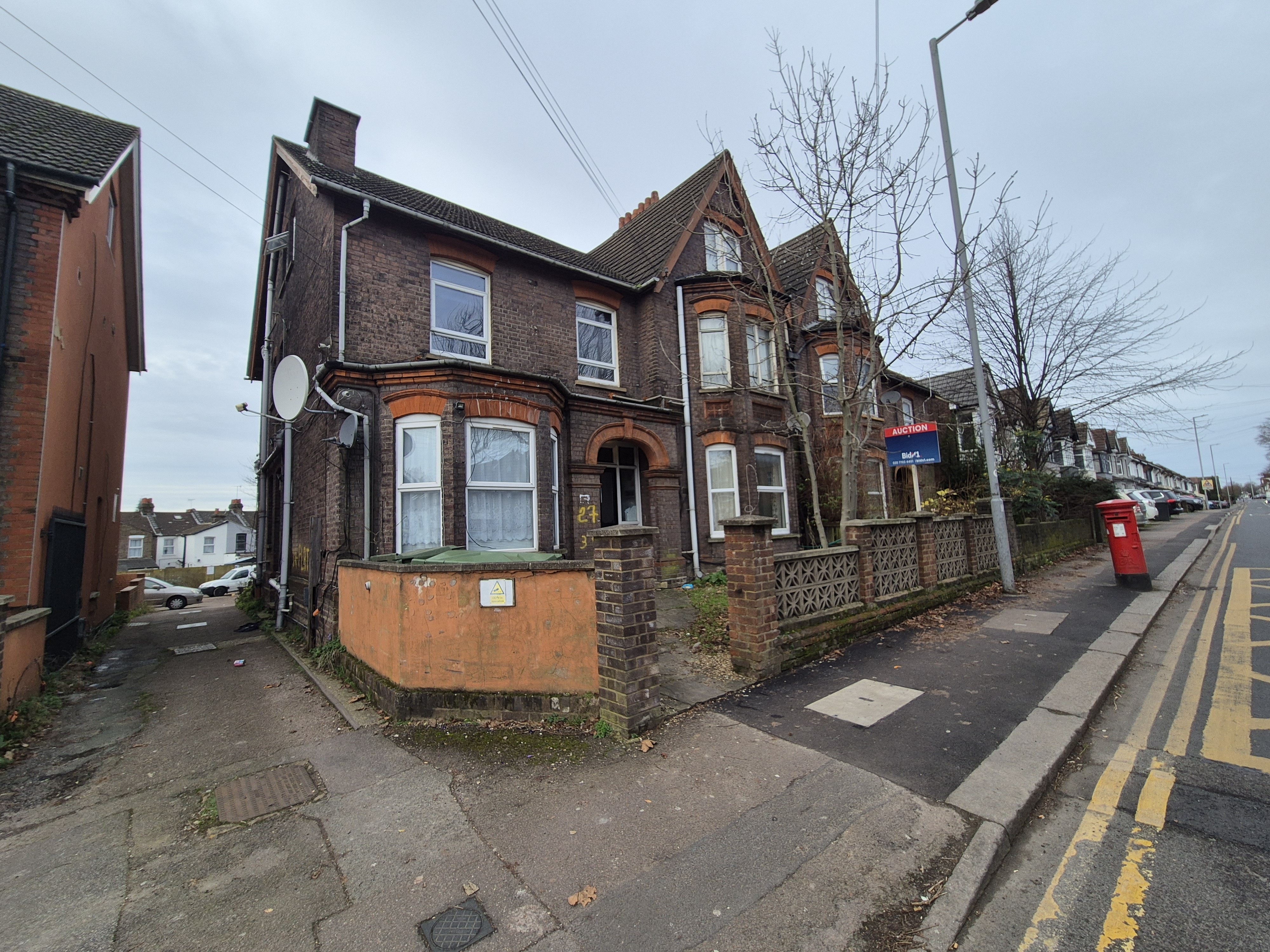 VACANT - Leasehold Self Contained First Floor Flat