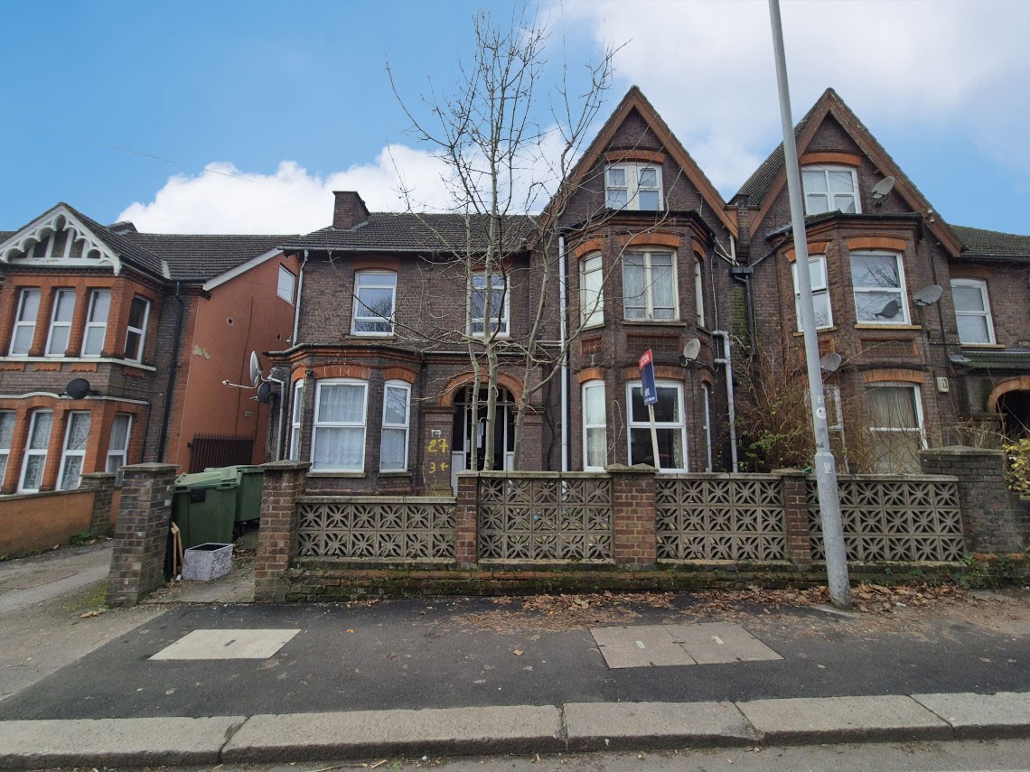 VACANT - Leasehold Self Contained First Floor Flat