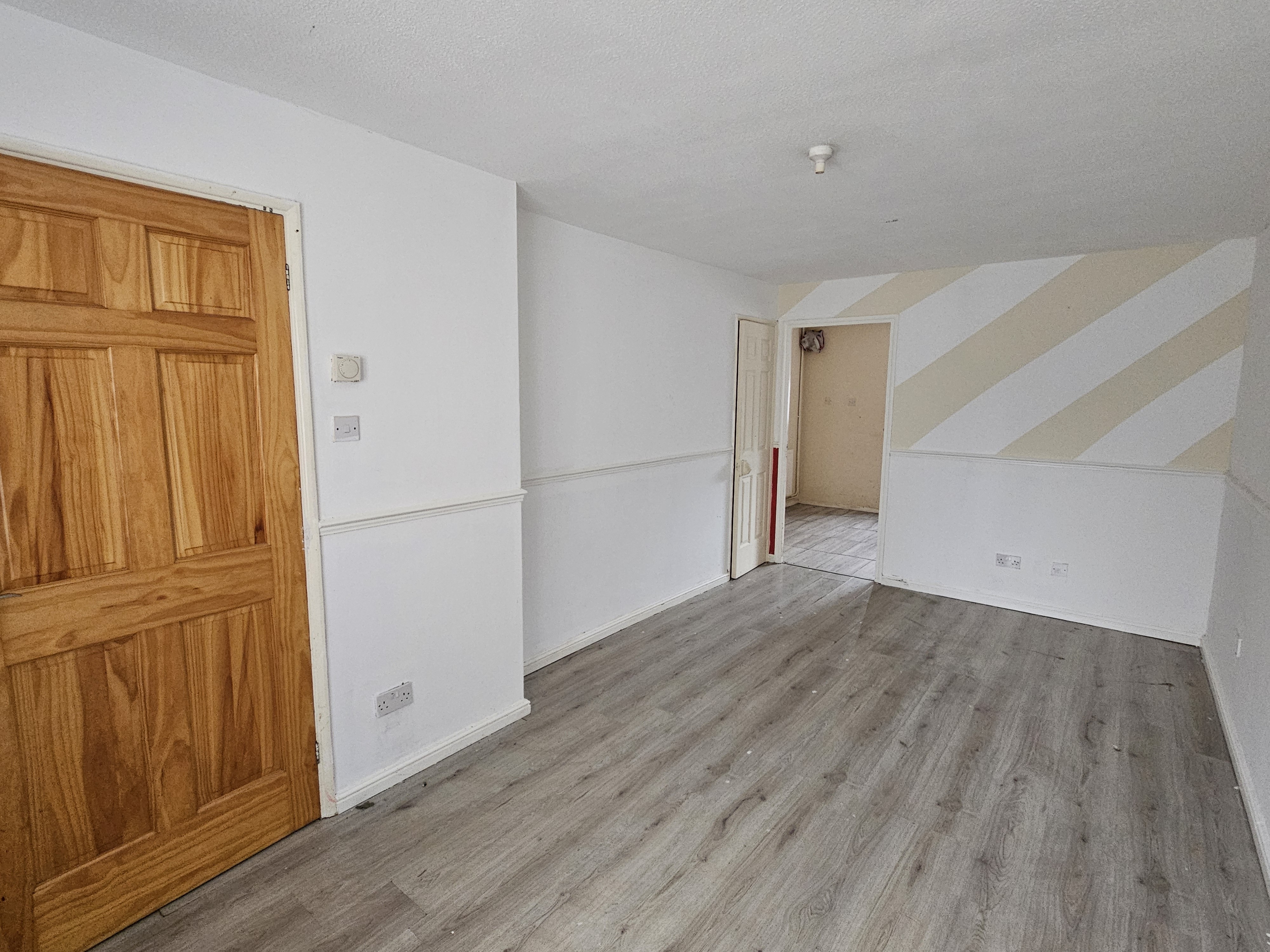 VACANT - Freehold Mid Terrace House