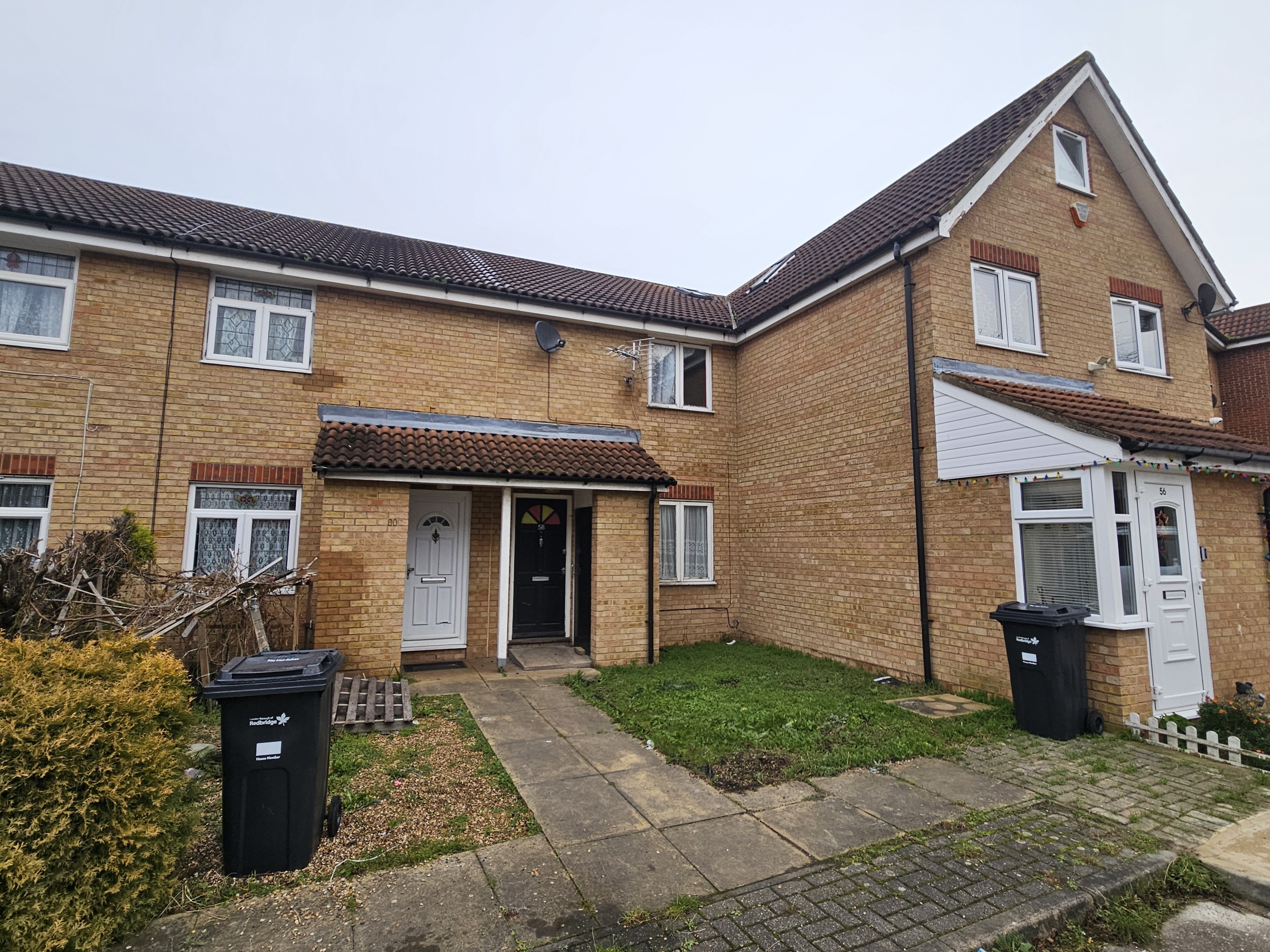VACANT - Freehold Mid Terrace House