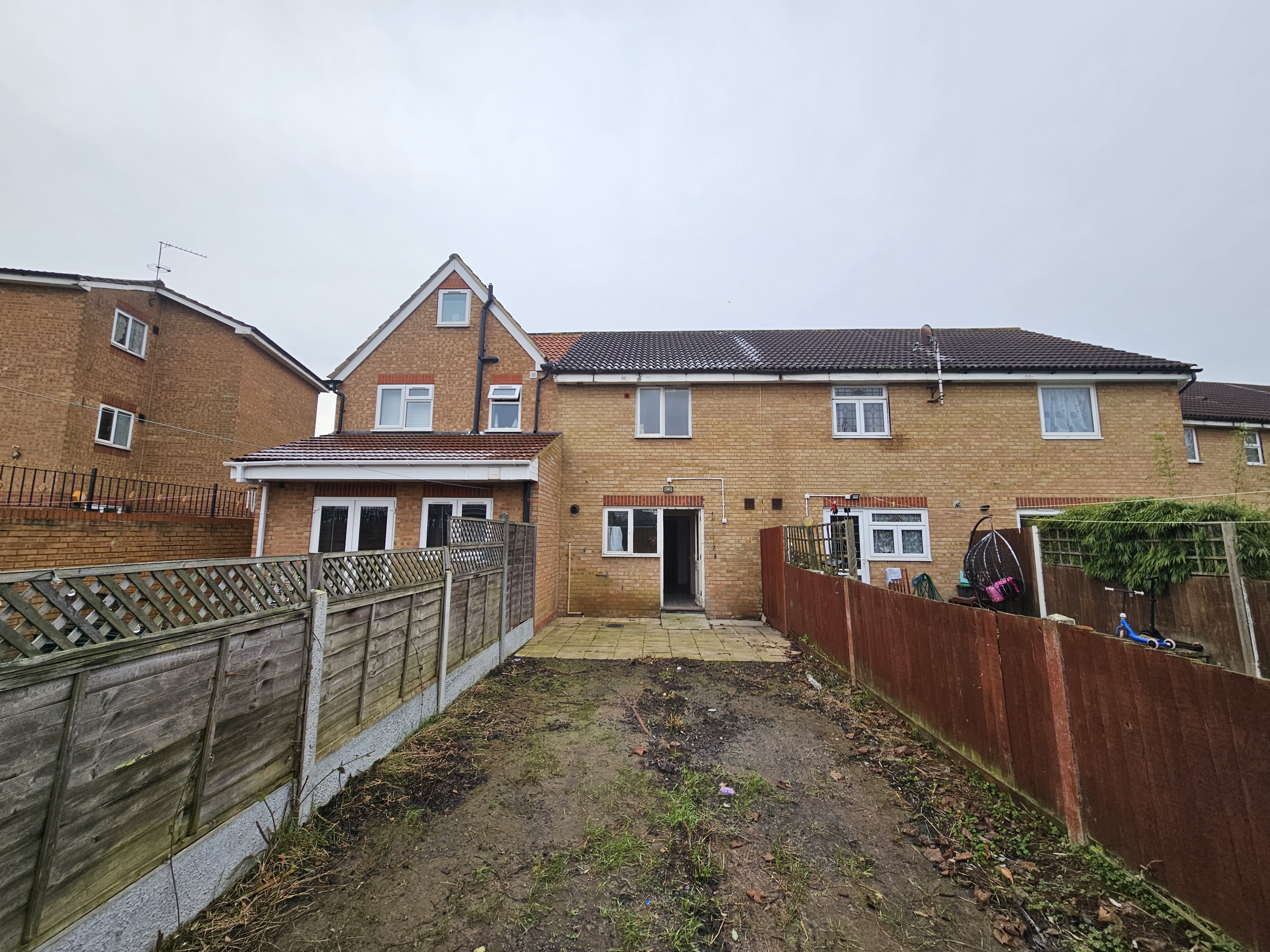 VACANT - Freehold Mid Terrace House
