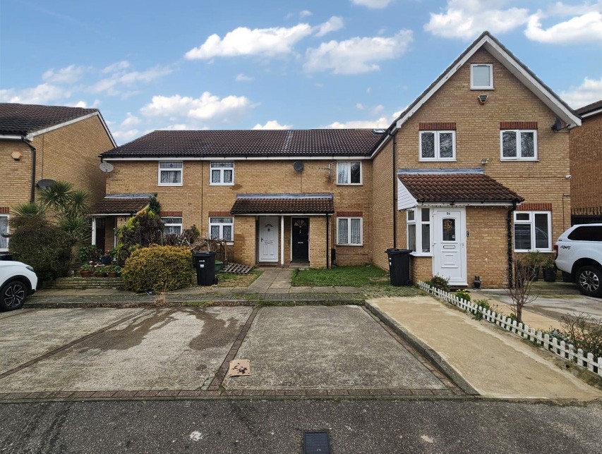 VACANT - Freehold Mid Terrace House