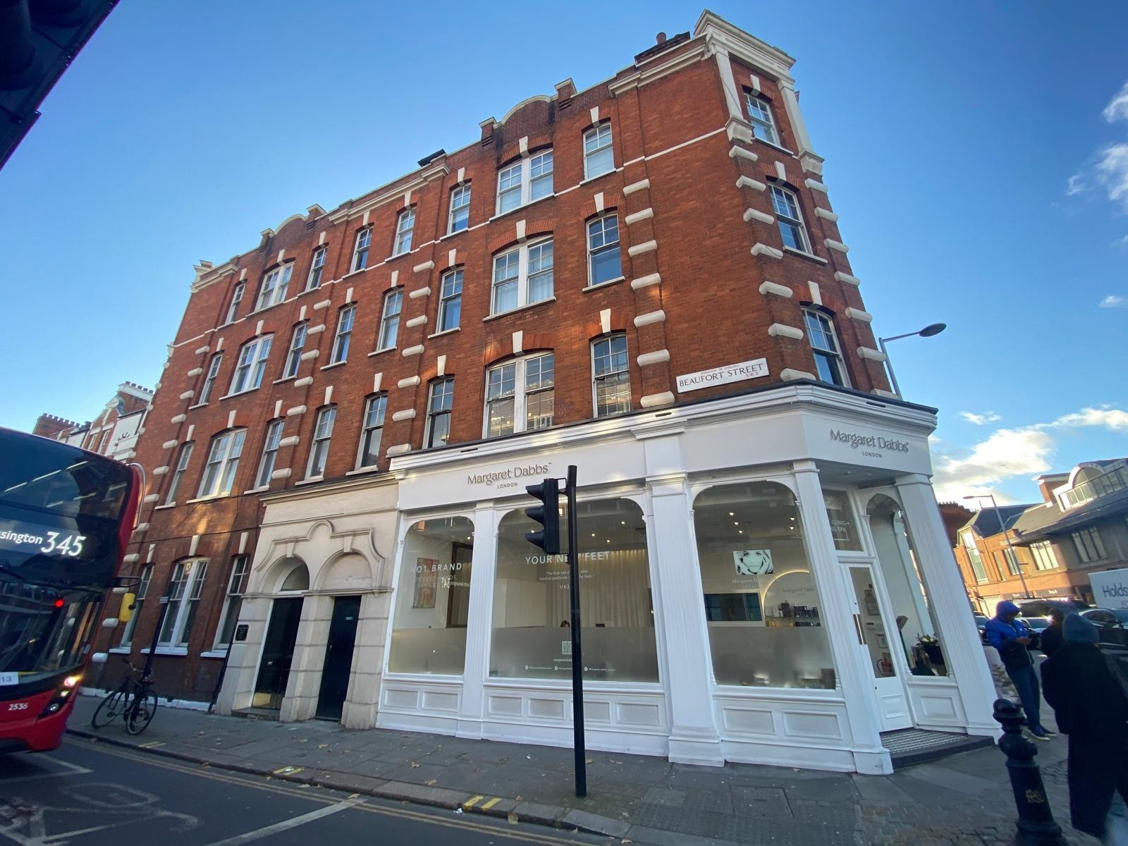 INVESTMENT - Leasehold Self Contained Purpose Built Second Floor Mansion Flat 