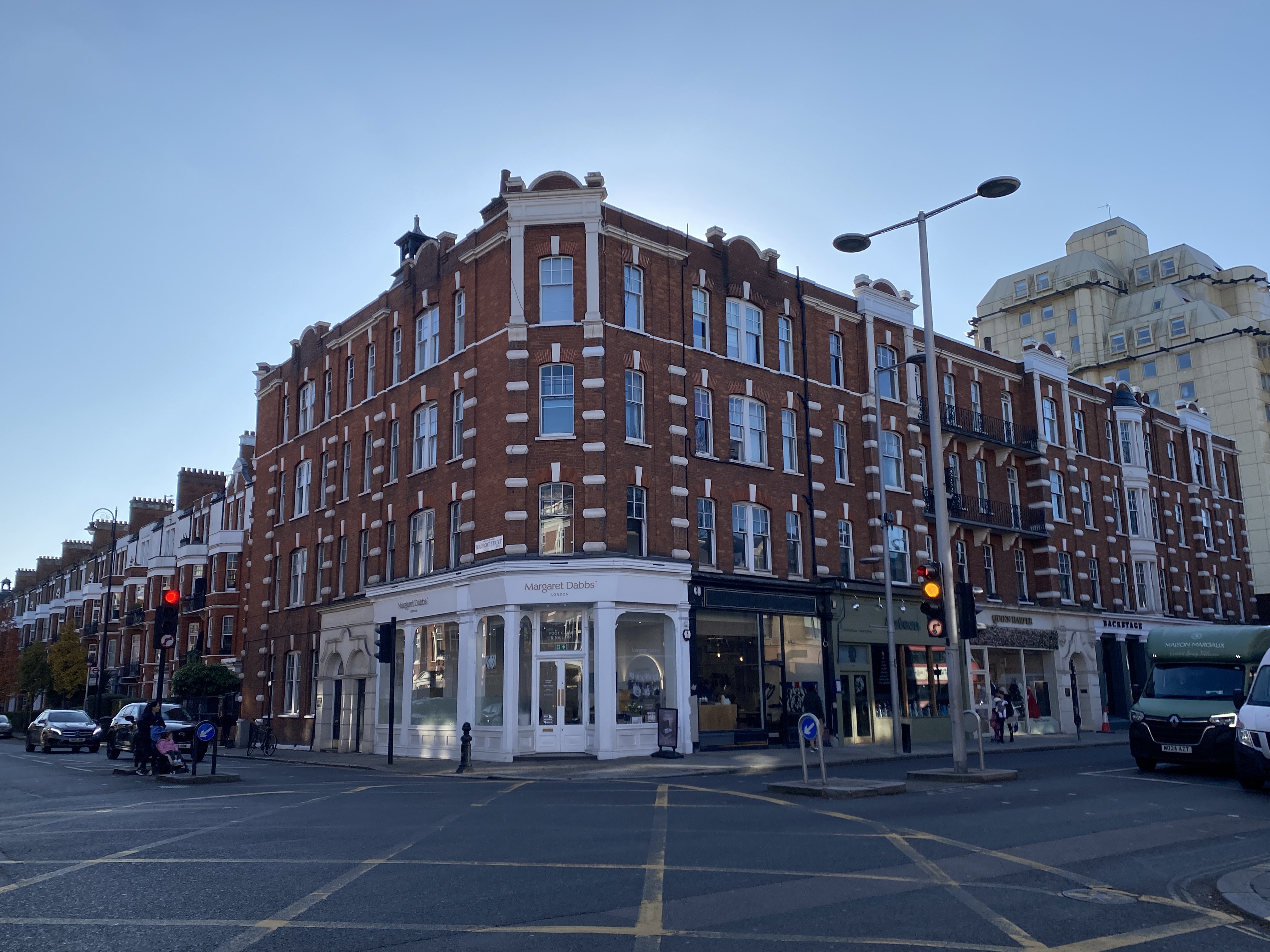 INVESTMENT - Leasehold Self Contained Purpose Built Second Floor Mansion Flat 