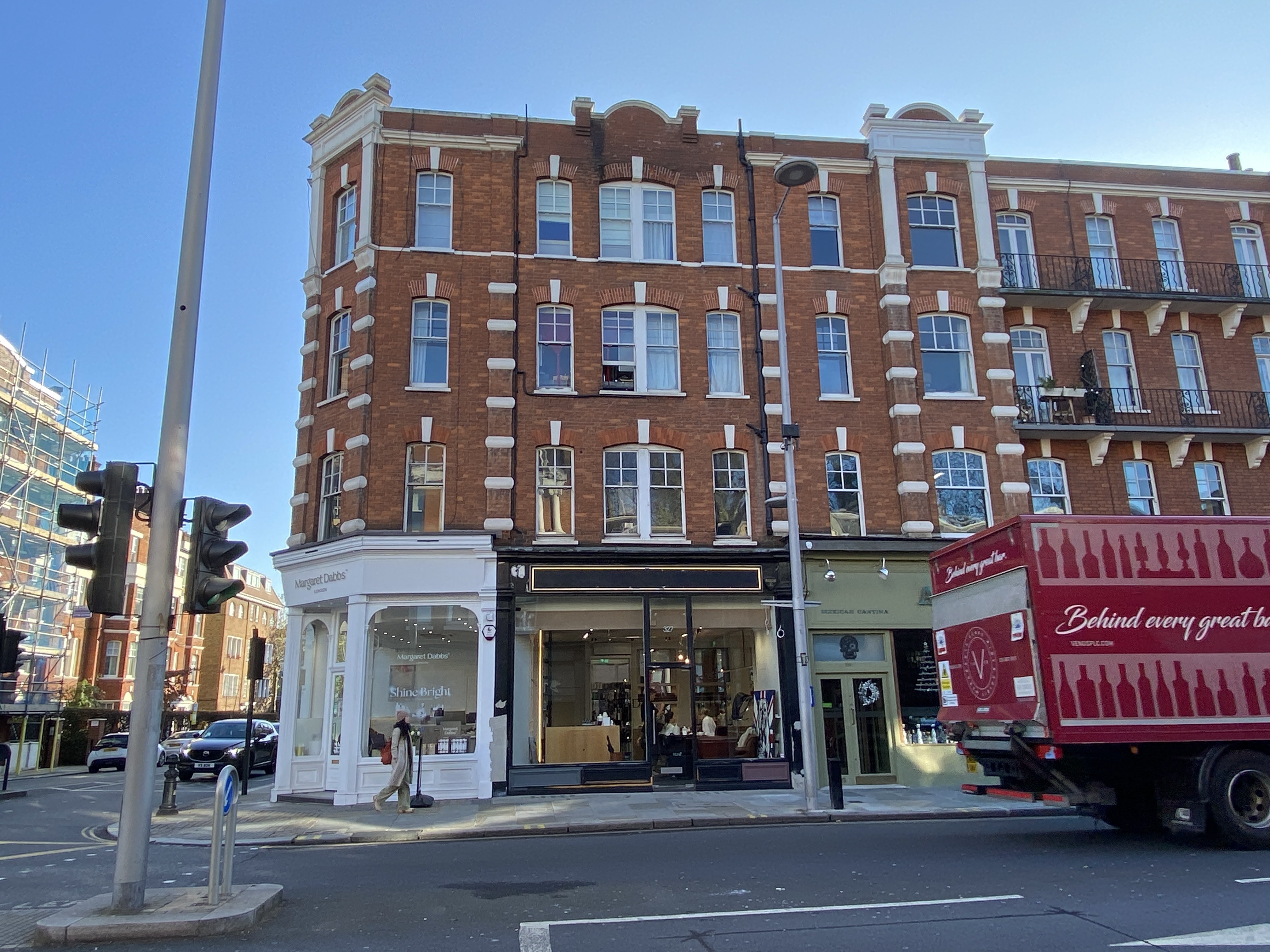 INVESTMENT - Leasehold Self Contained Purpose Built Second Floor Mansion Flat 