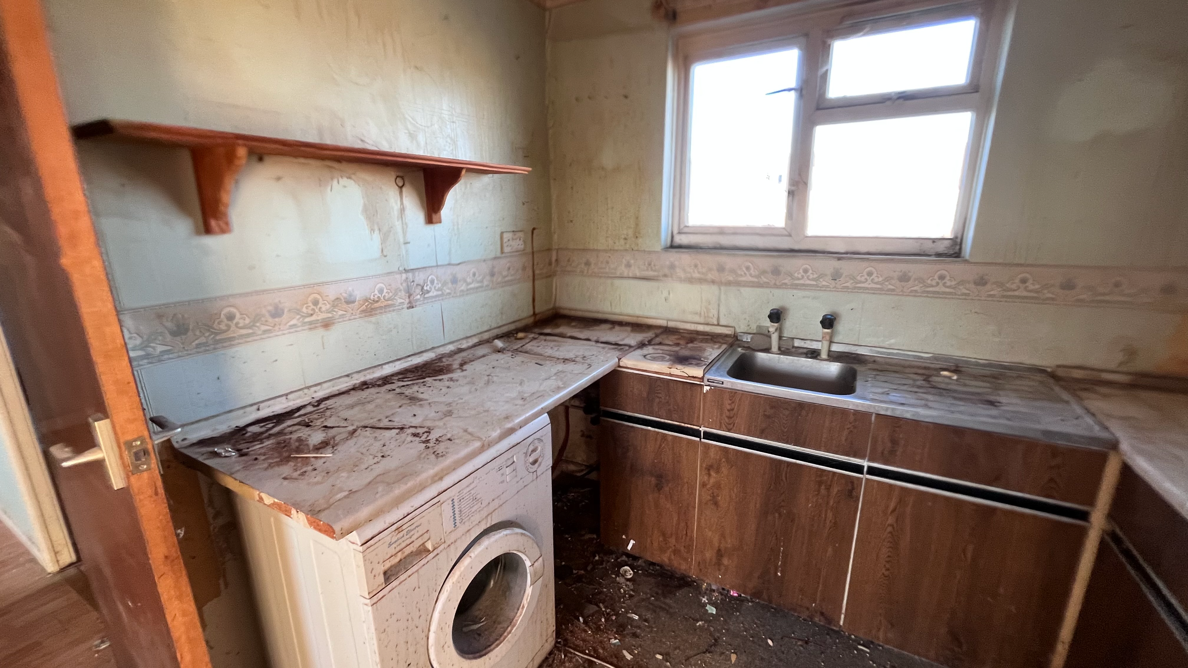 VACANT - Leasehold Self Contained First Floor Flat 