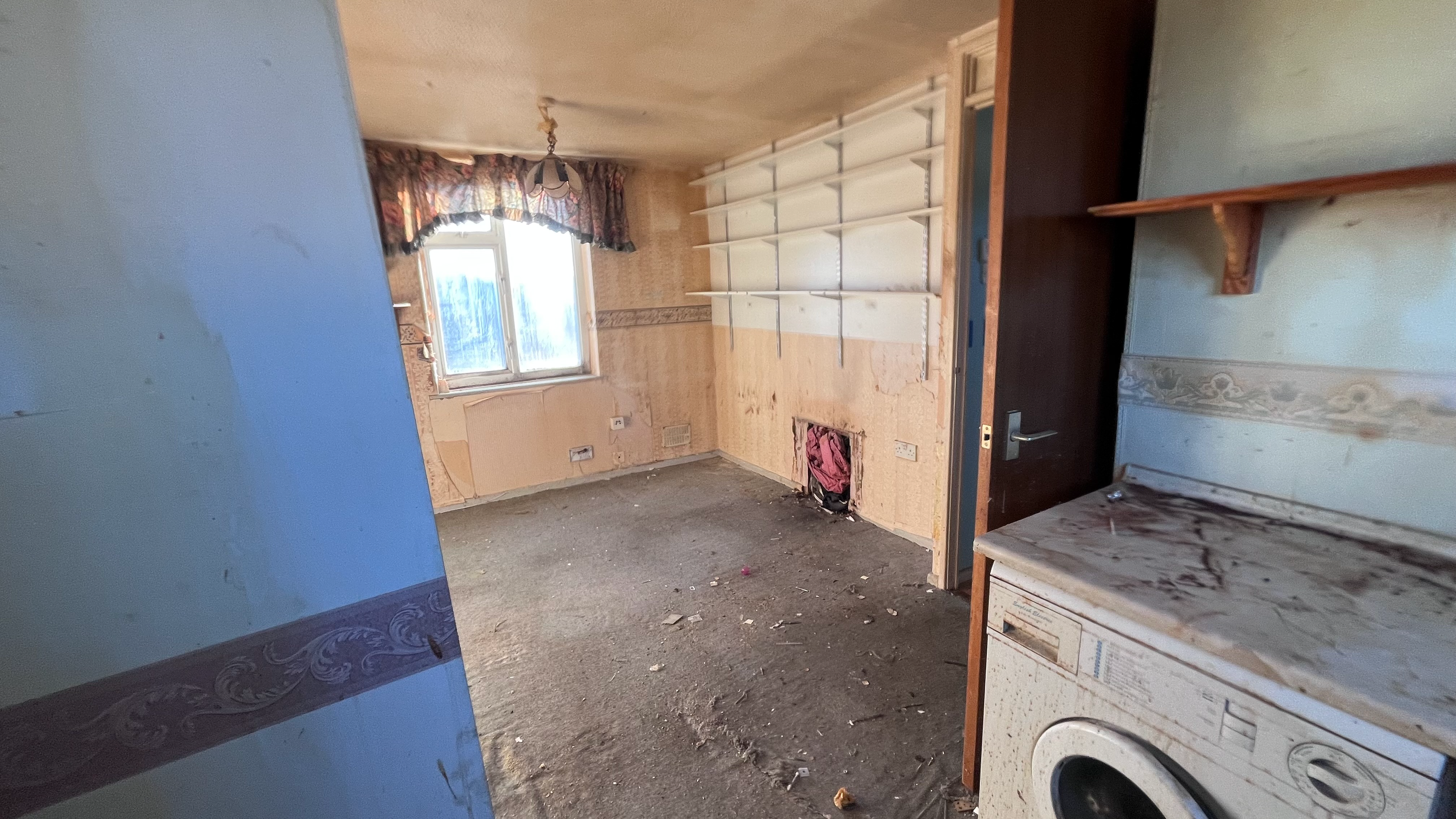 VACANT - Leasehold Self Contained First Floor Flat 