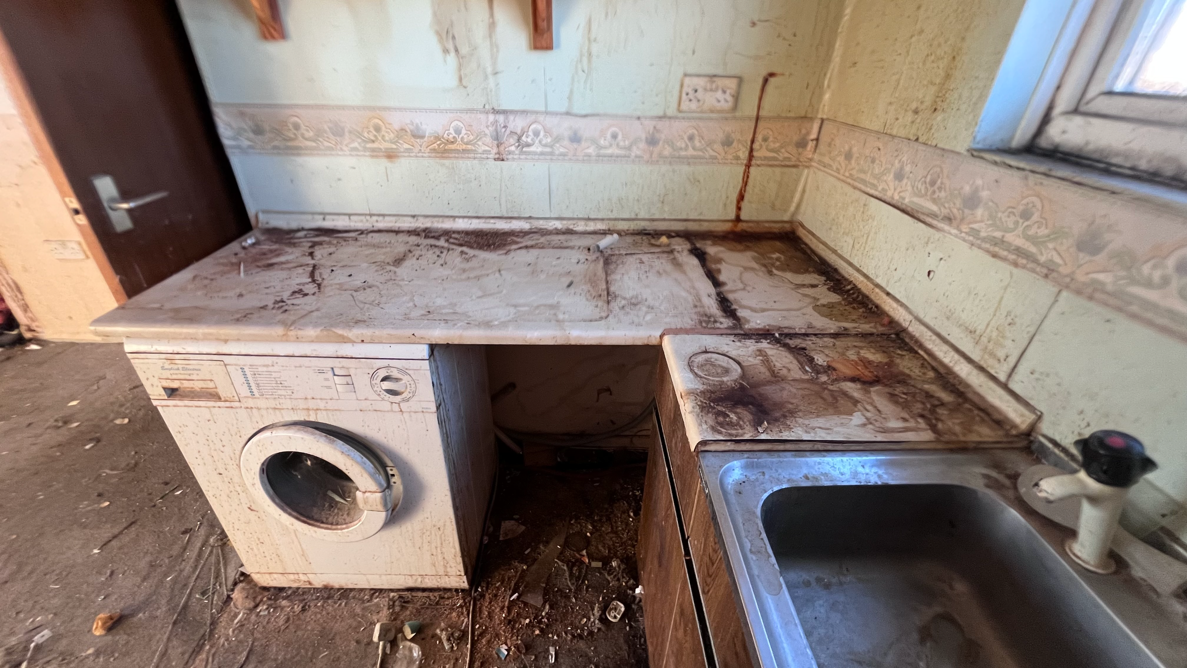 VACANT - Leasehold Self Contained First Floor Flat 