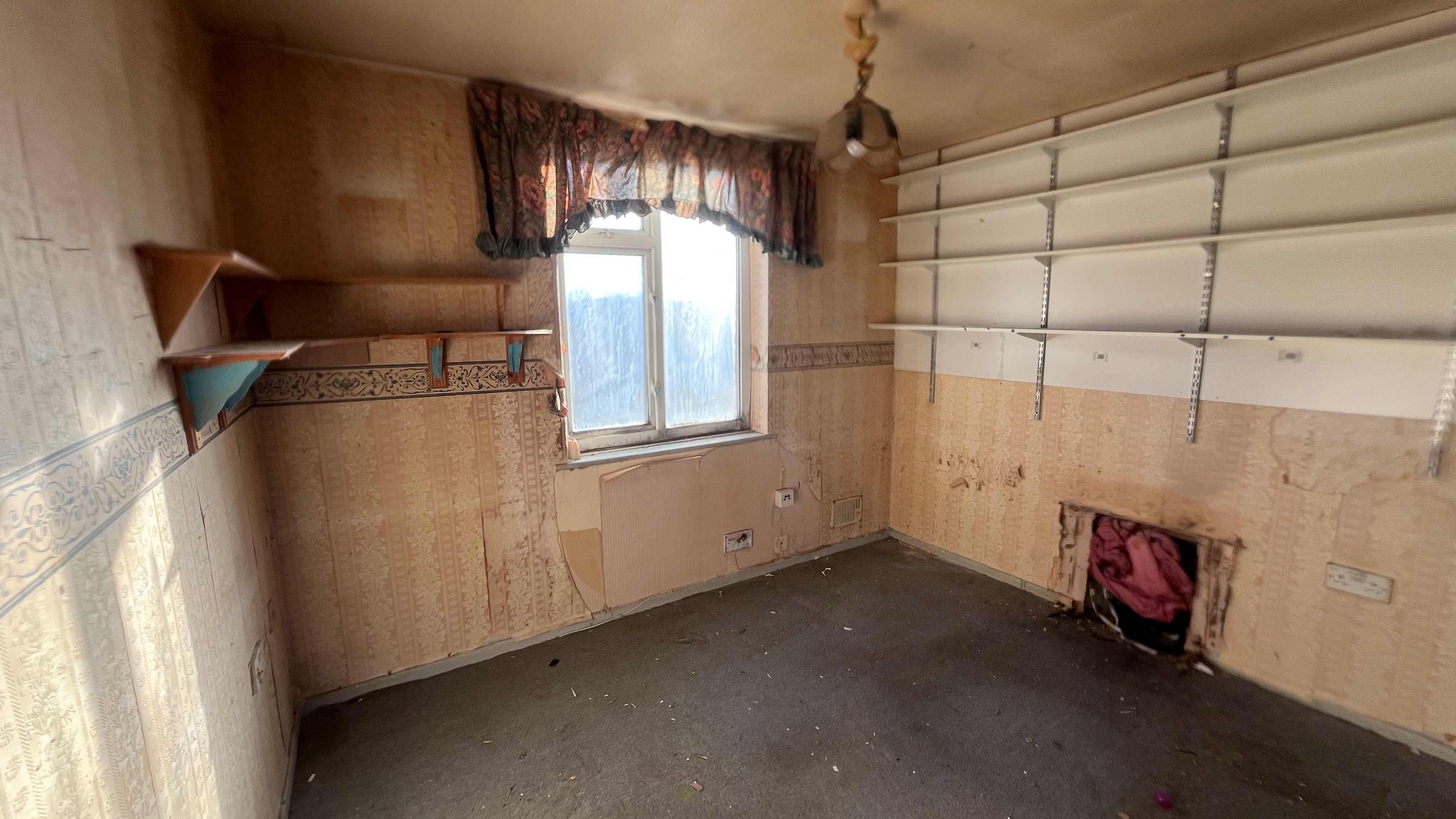 VACANT - Leasehold Self Contained First Floor Flat 