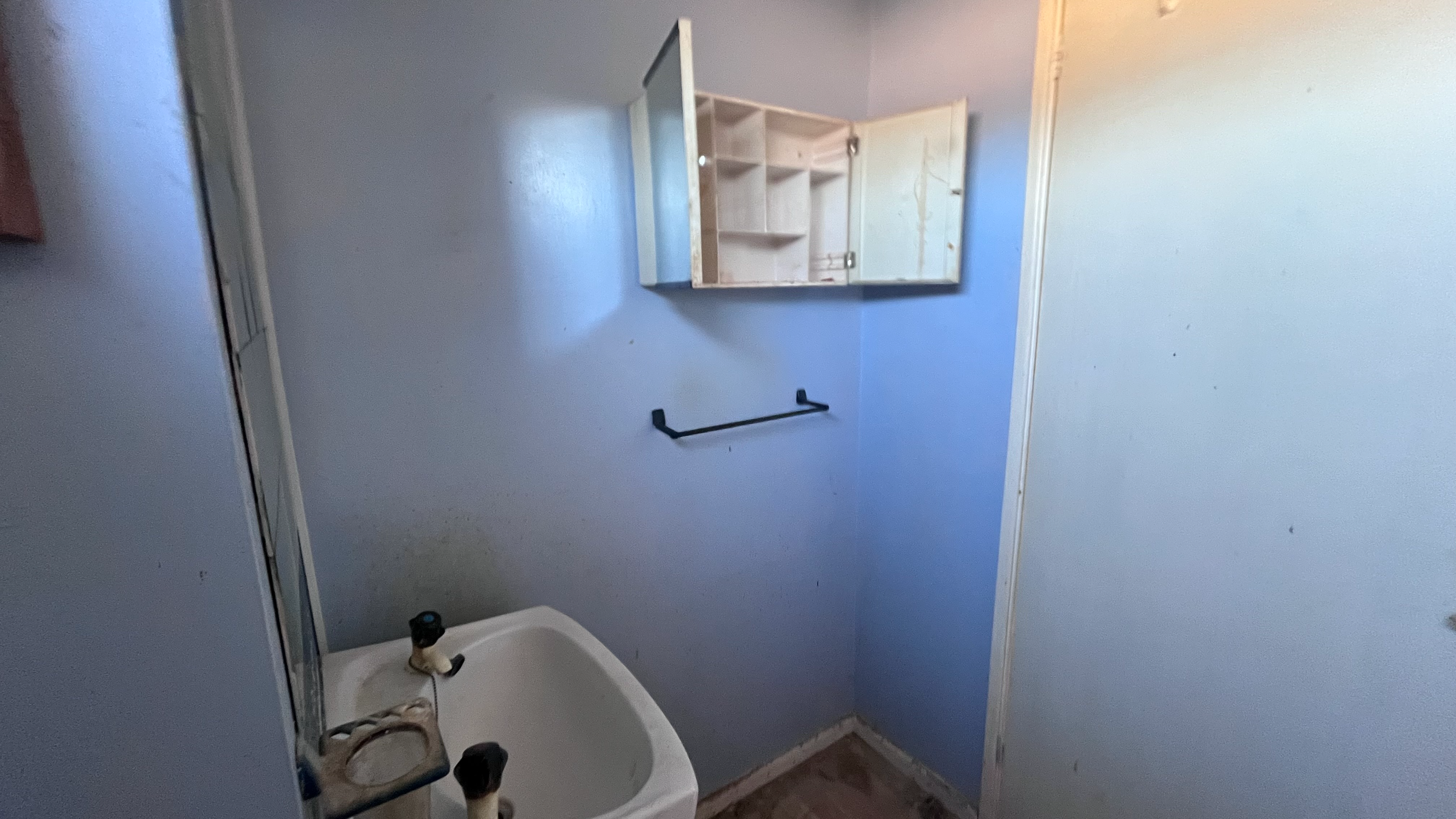 VACANT - Leasehold Self Contained First Floor Flat 