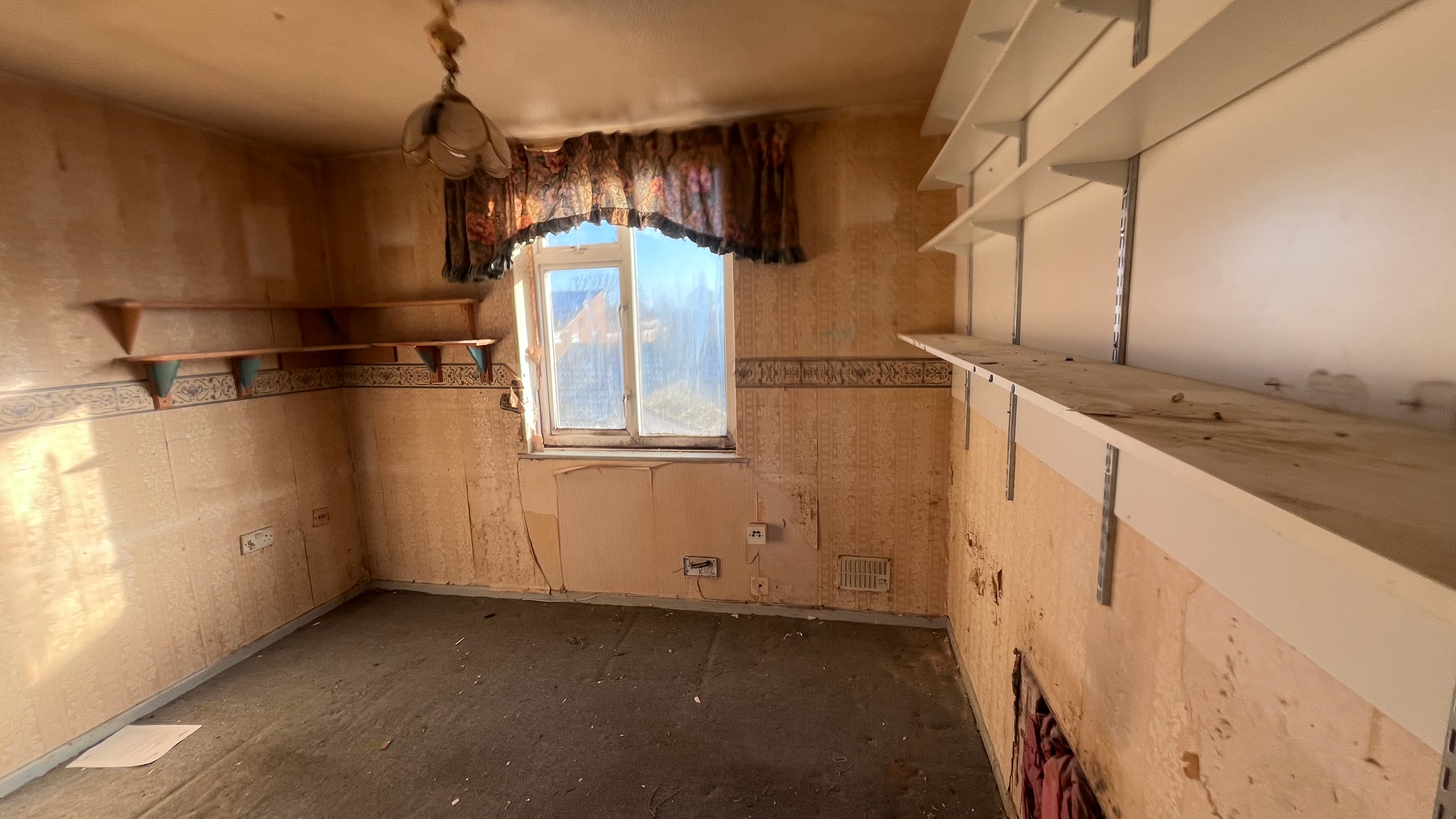 VACANT - Leasehold Self Contained First Floor Flat 