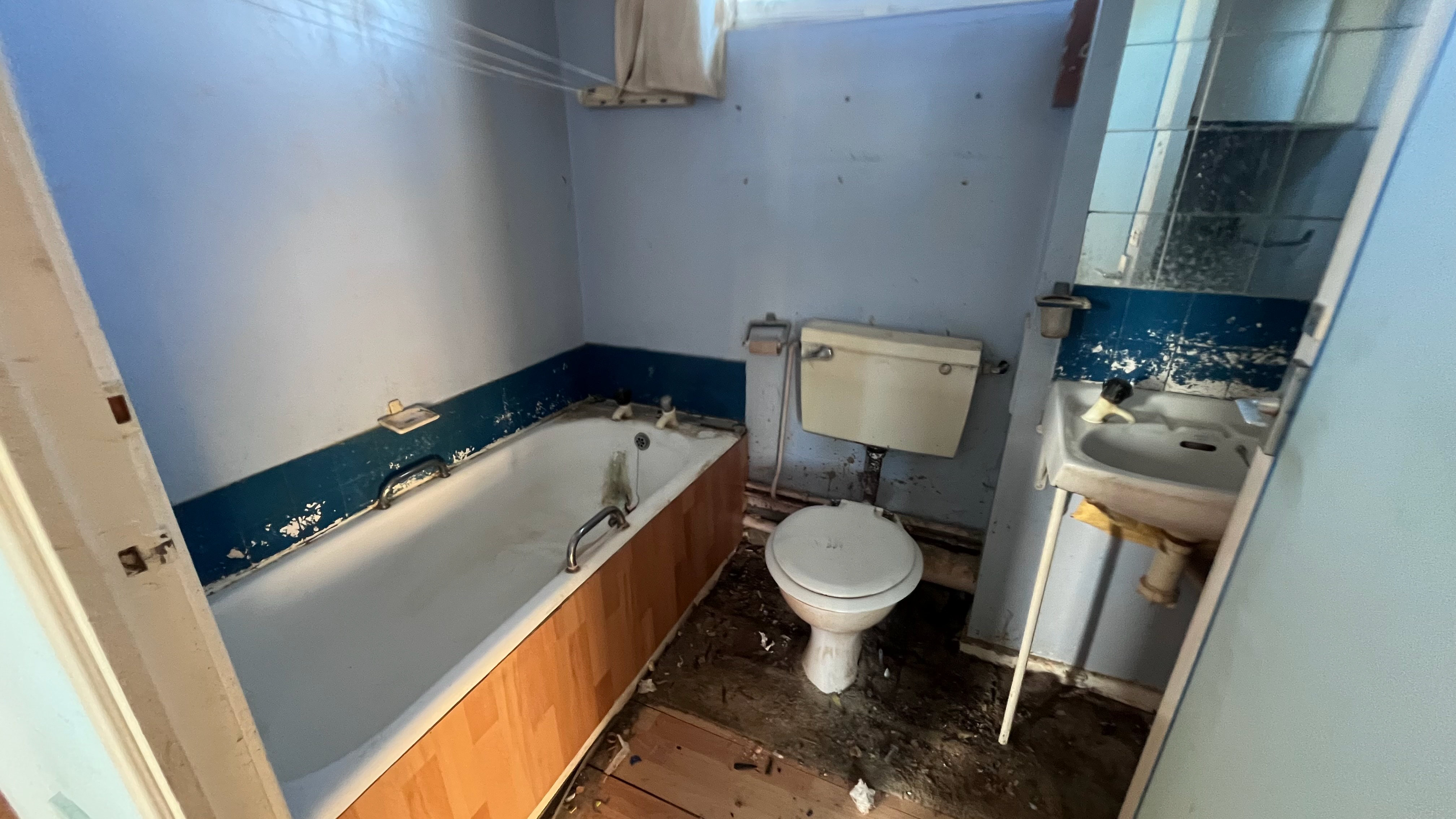 VACANT - Leasehold Self Contained First Floor Flat 