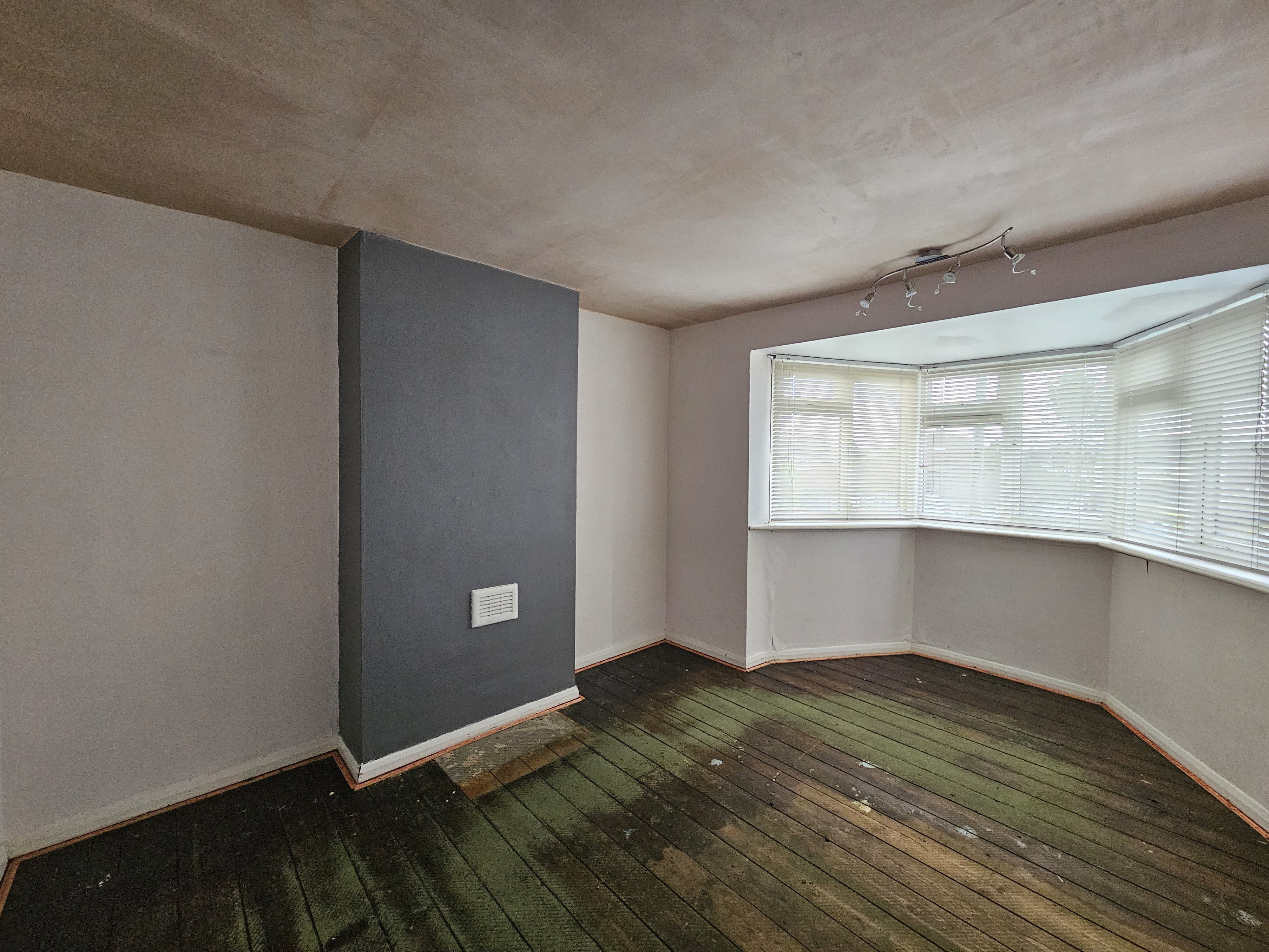 VACANT - Freehold Semi Detached House 
