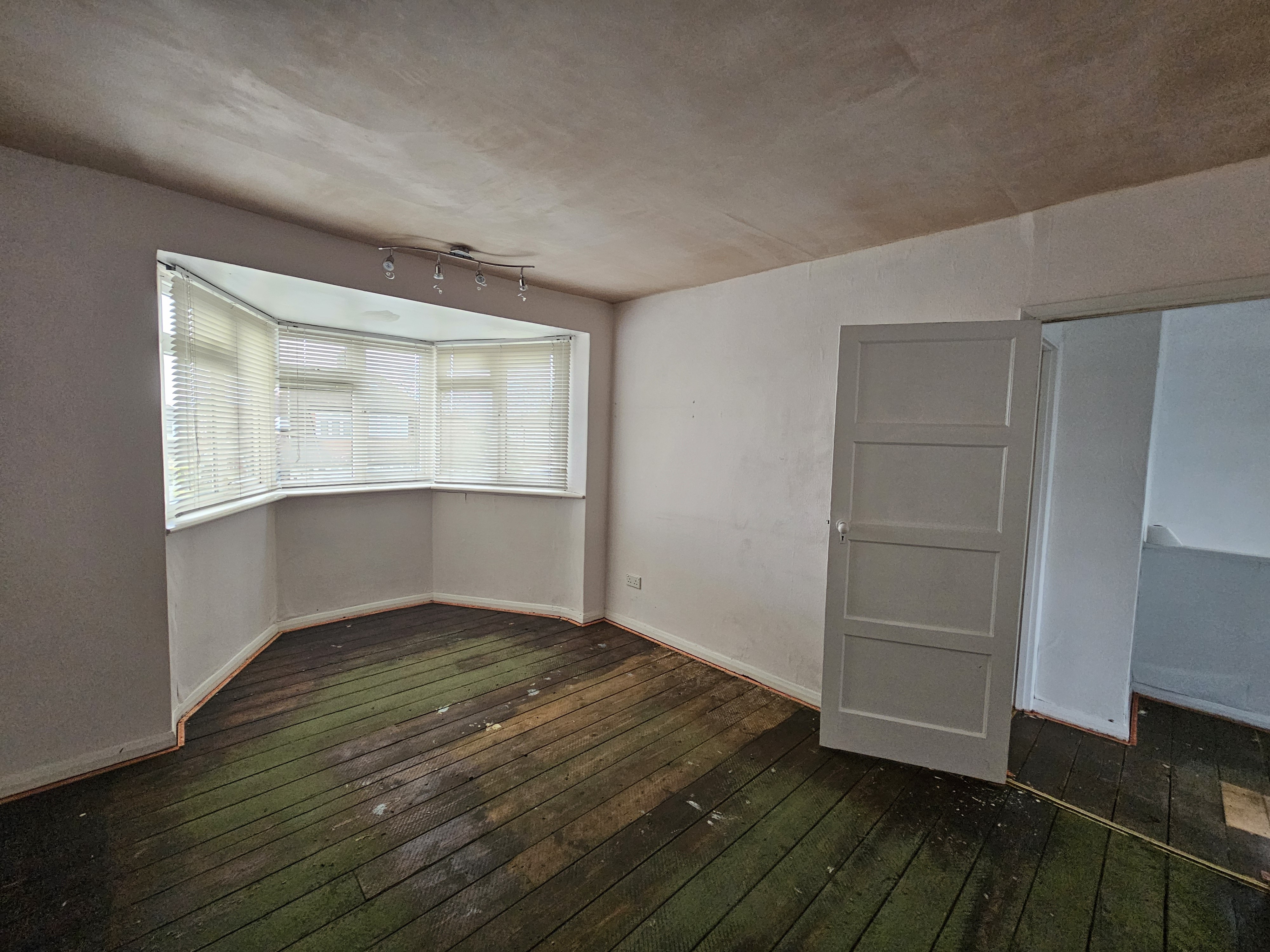 VACANT - Freehold Semi Detached House 