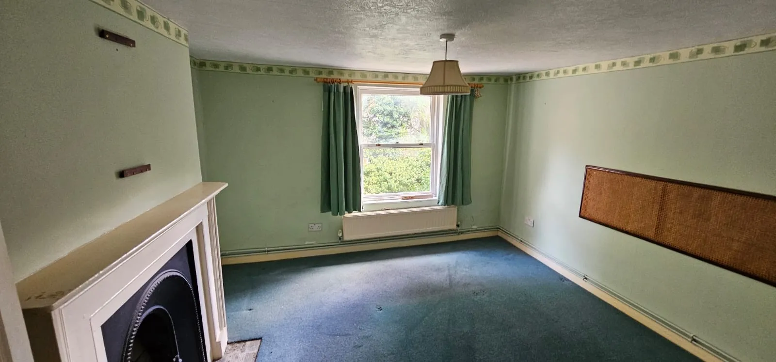 VACANT - Freehold Semi-Detached House 