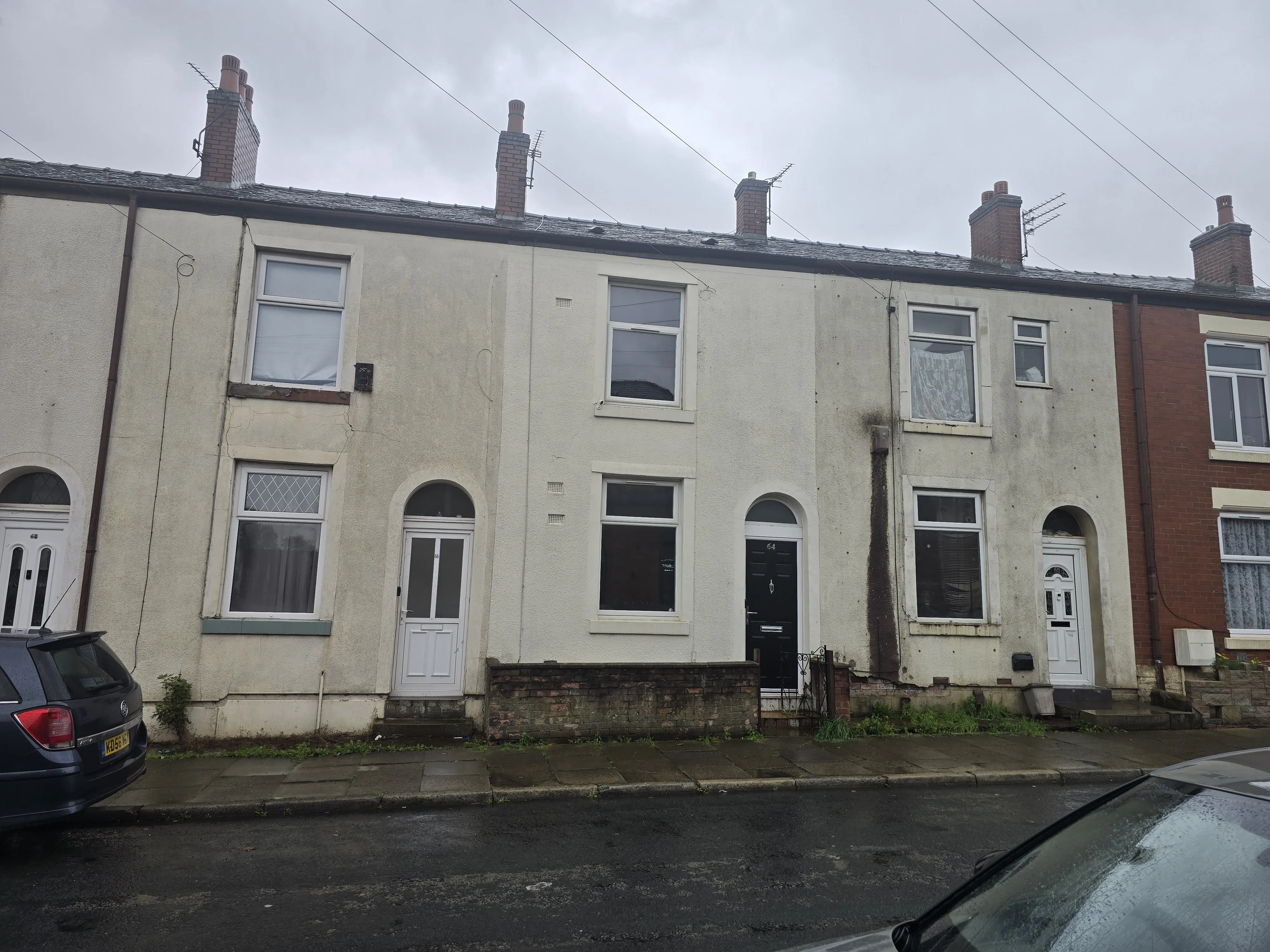 VACANT - Freehold Mid Terrace House
