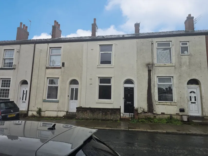 VACANT - Freehold Mid Terrace House