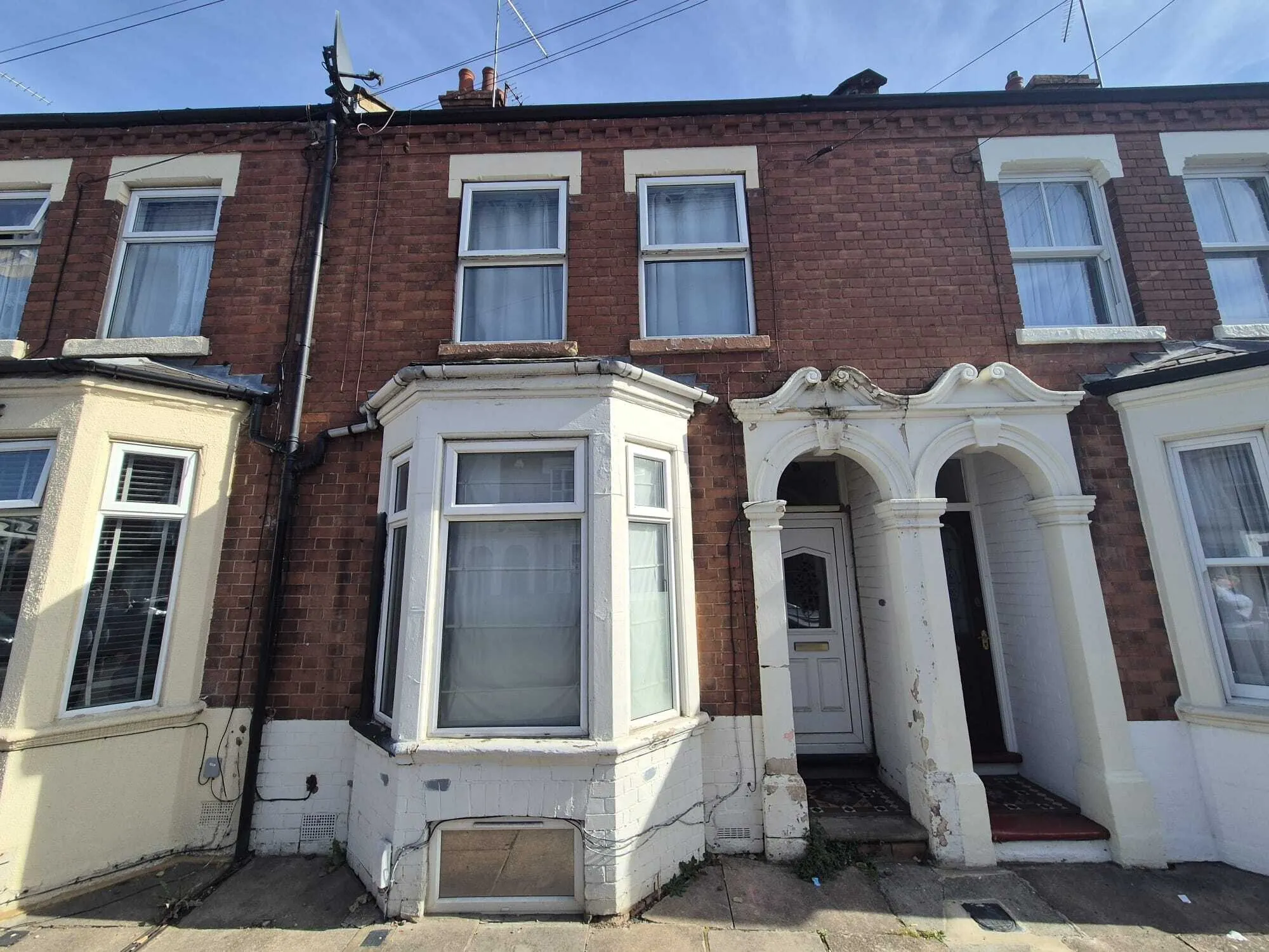 INVESTMENT - Freehold Mid Terrace House