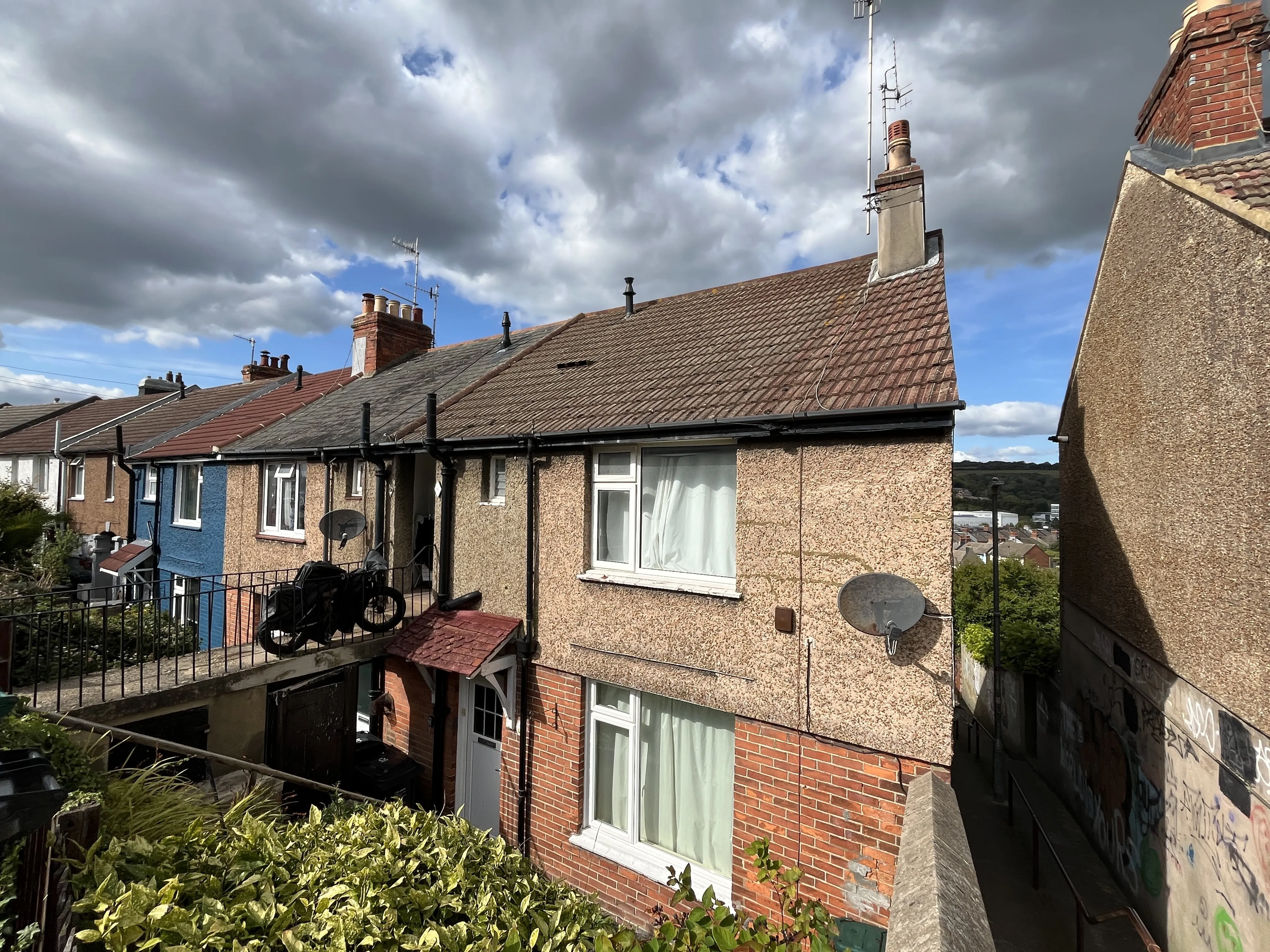 VACANT -  Long Leasehold Self Contained Ground Floor Flat with Garden