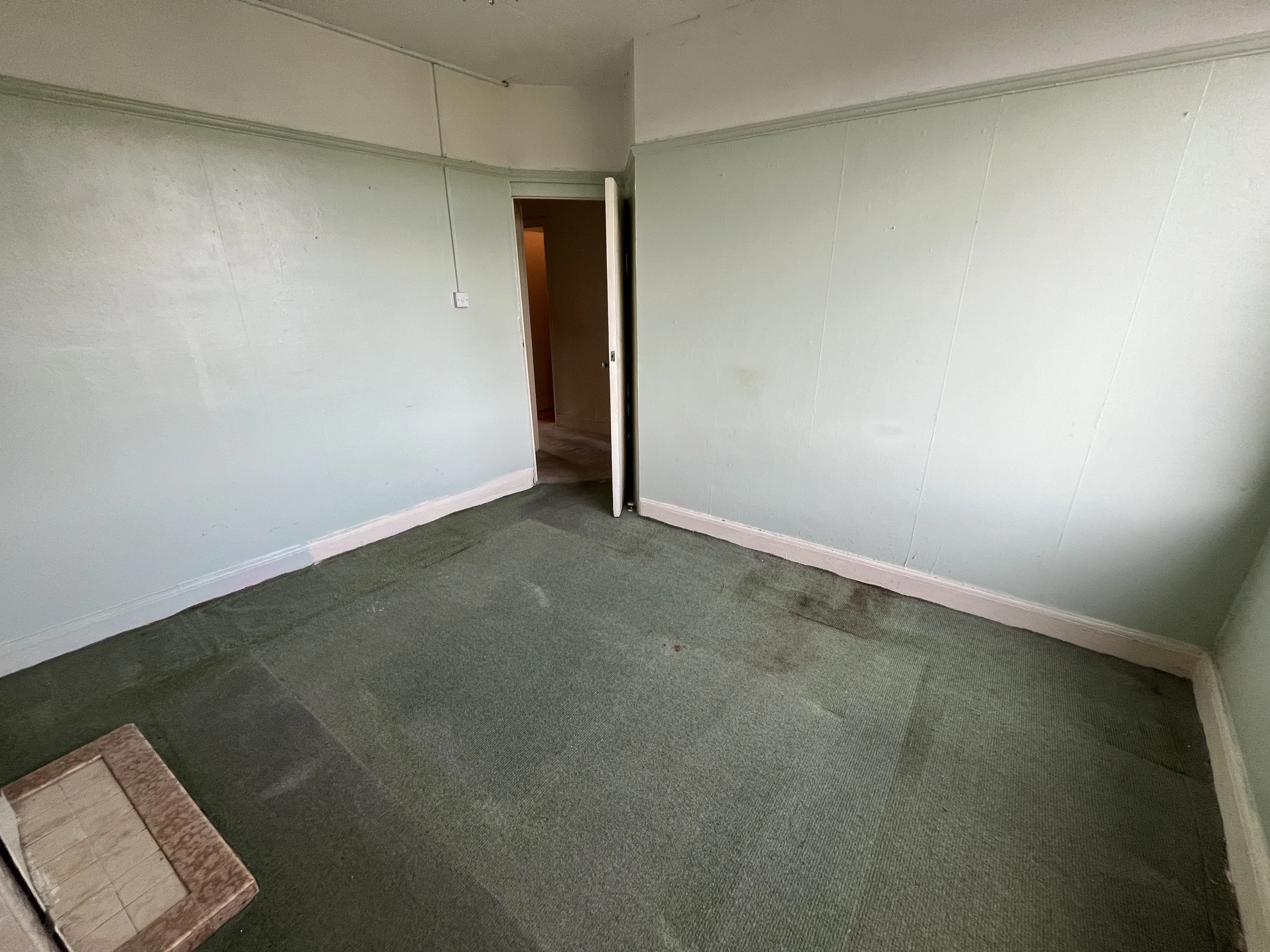 VACANT -  Long Leasehold Self Contained Ground Floor Flat with Garden