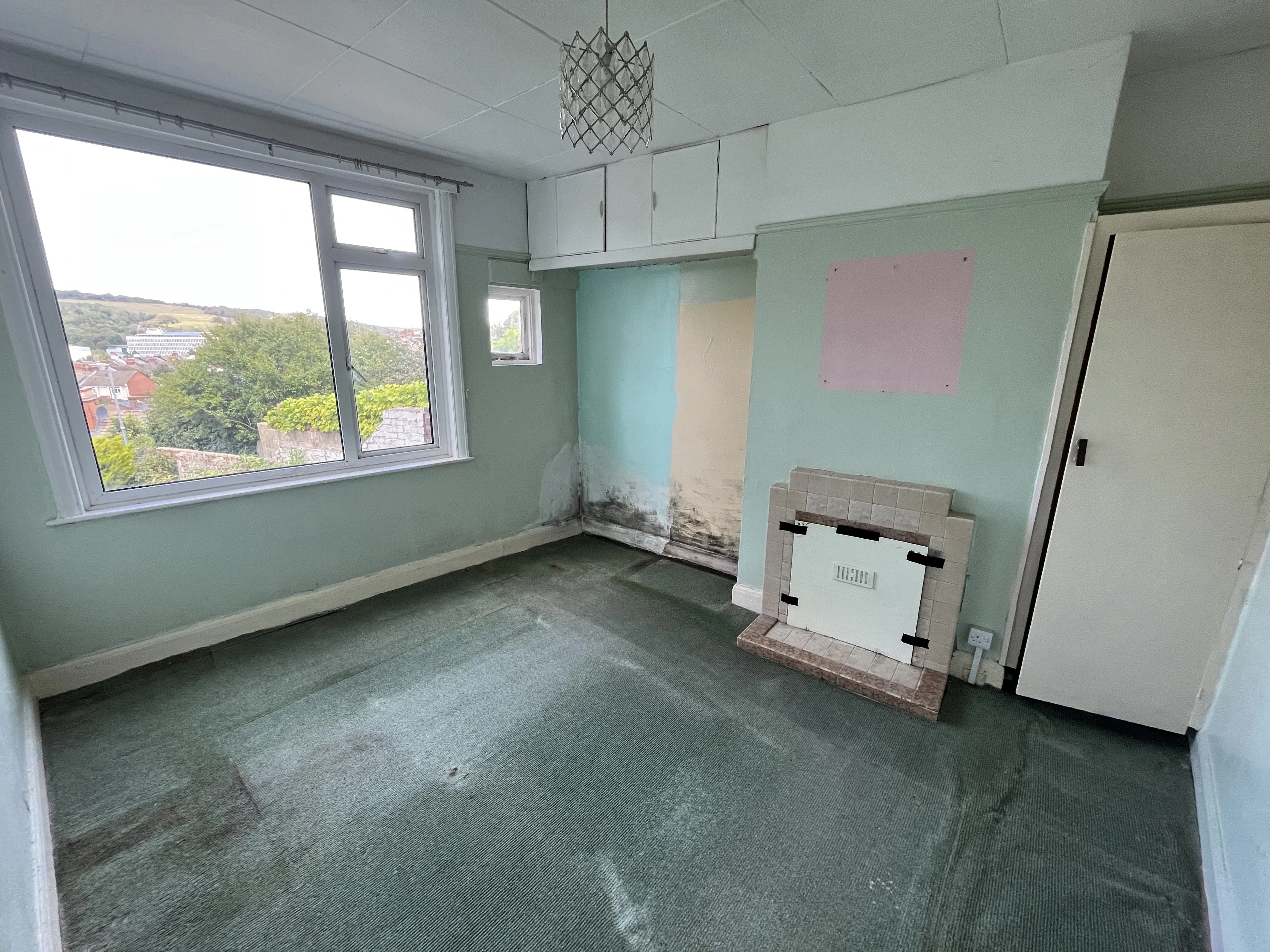 VACANT -  Long Leasehold Self Contained Ground Floor Flat with Garden