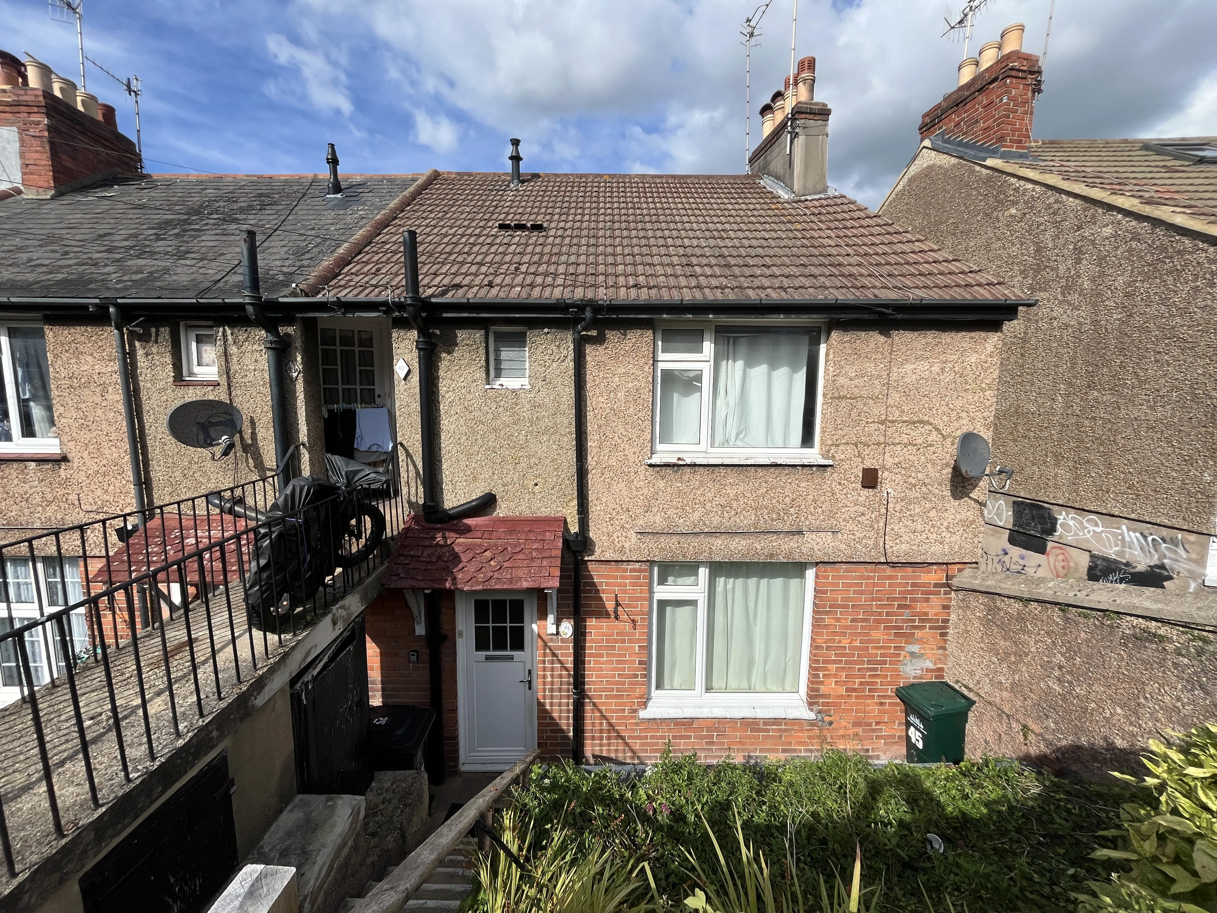 VACANT -  Long Leasehold Self Contained Ground Floor Flat with Garden