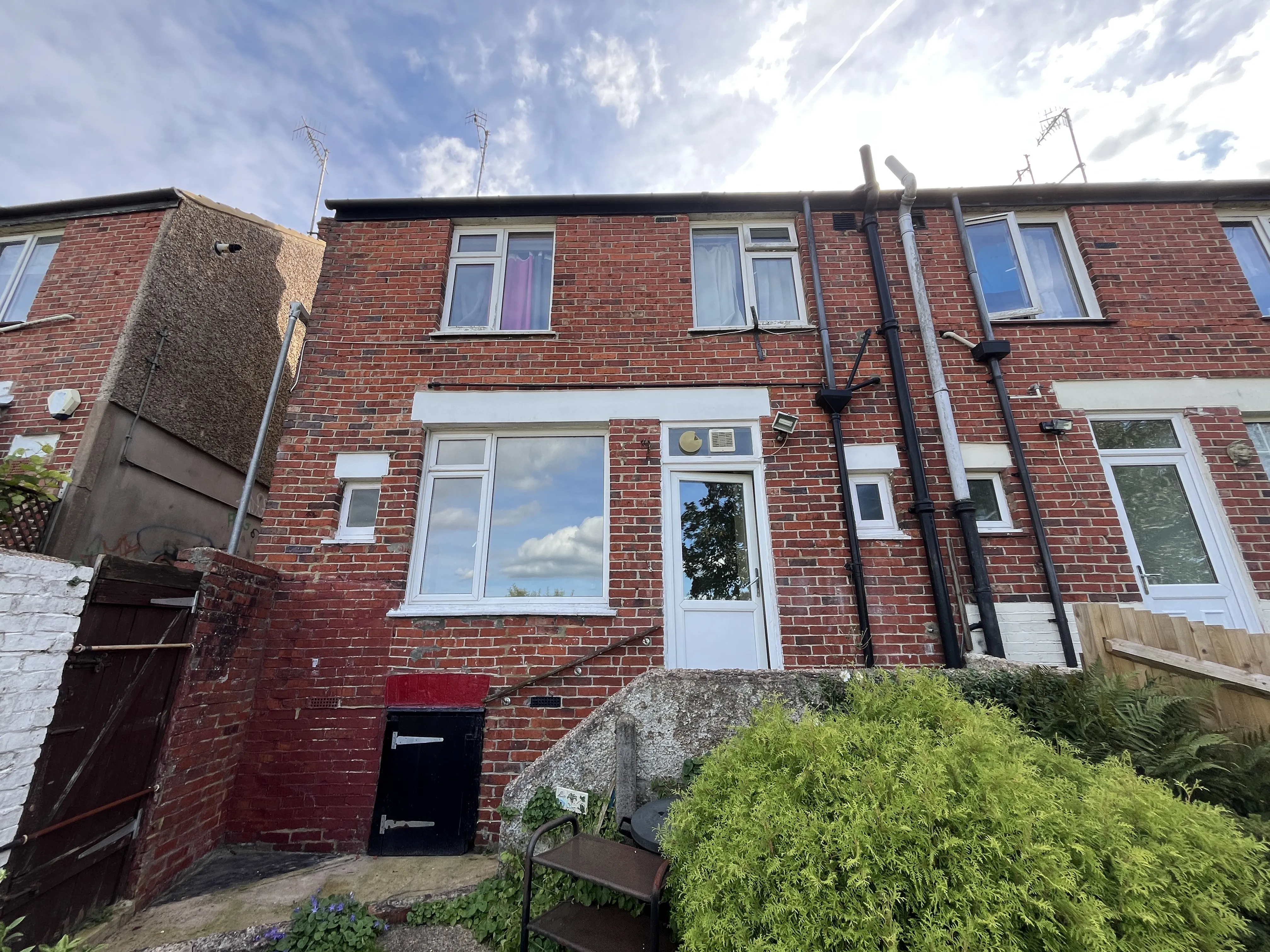 VACANT -  Long Leasehold Self Contained Ground Floor Flat with Garden