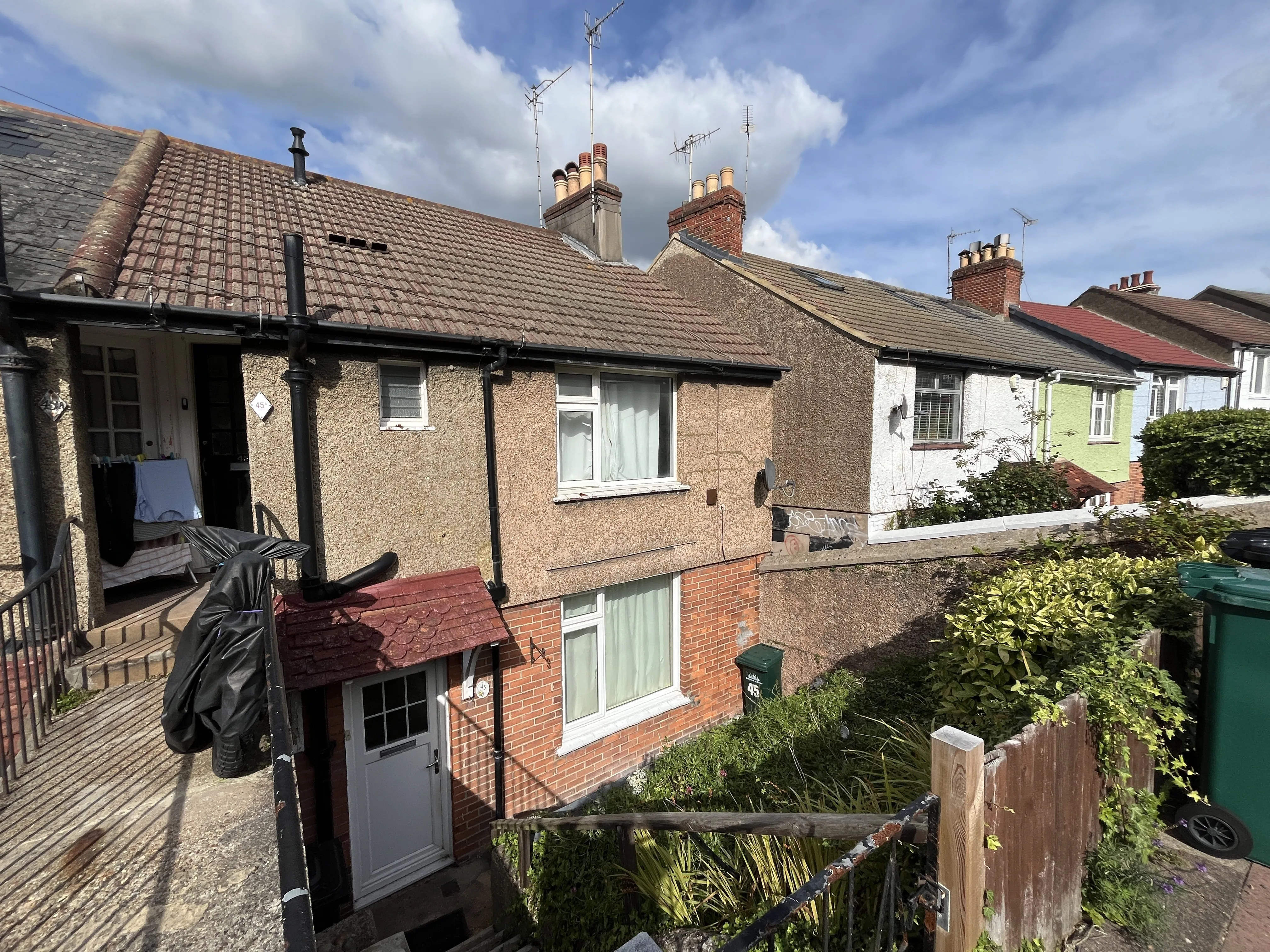 VACANT -  Long Leasehold Self Contained Ground Floor Flat with Garden