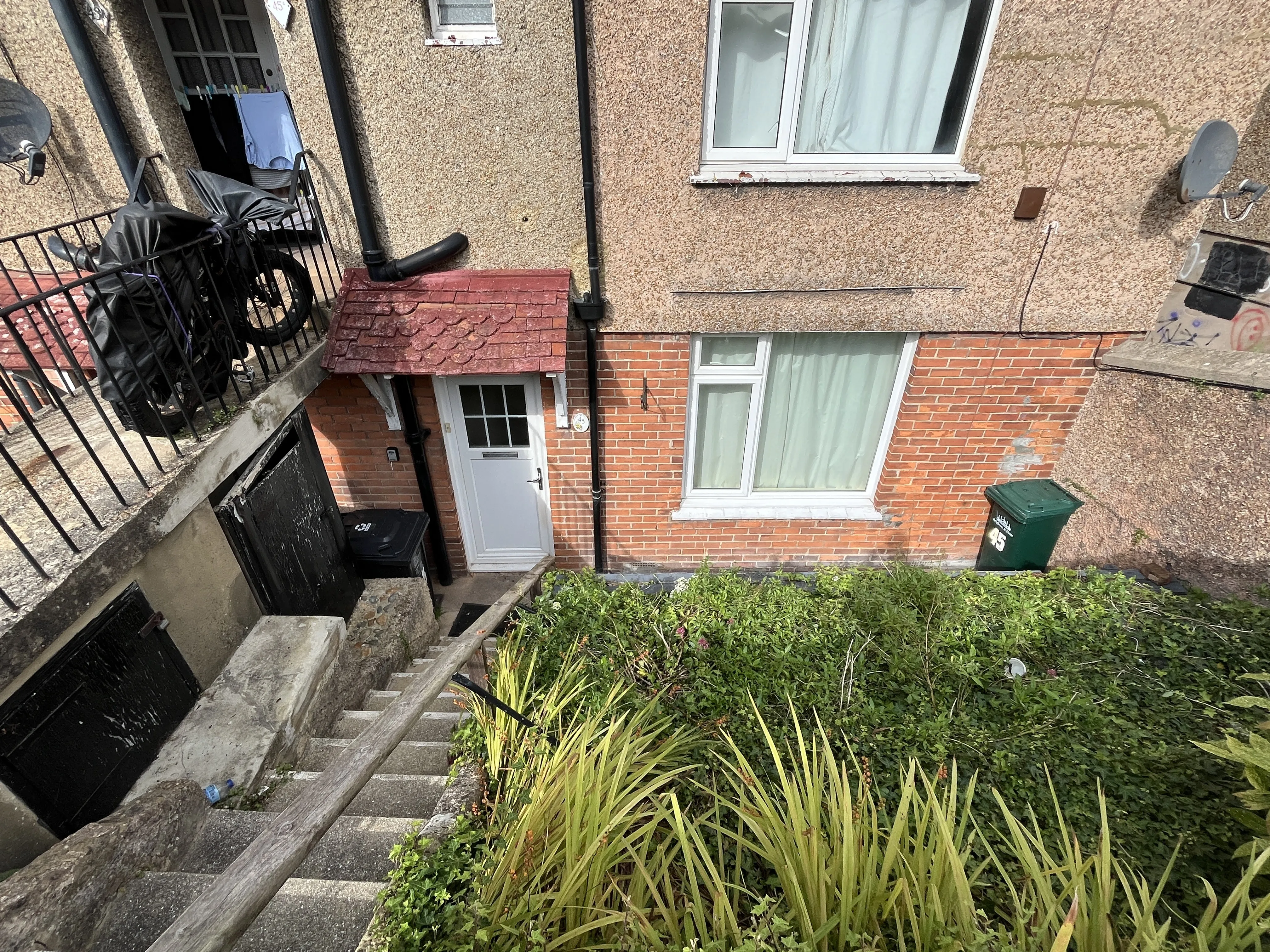VACANT -  Long Leasehold Self Contained Ground Floor Flat with Garden