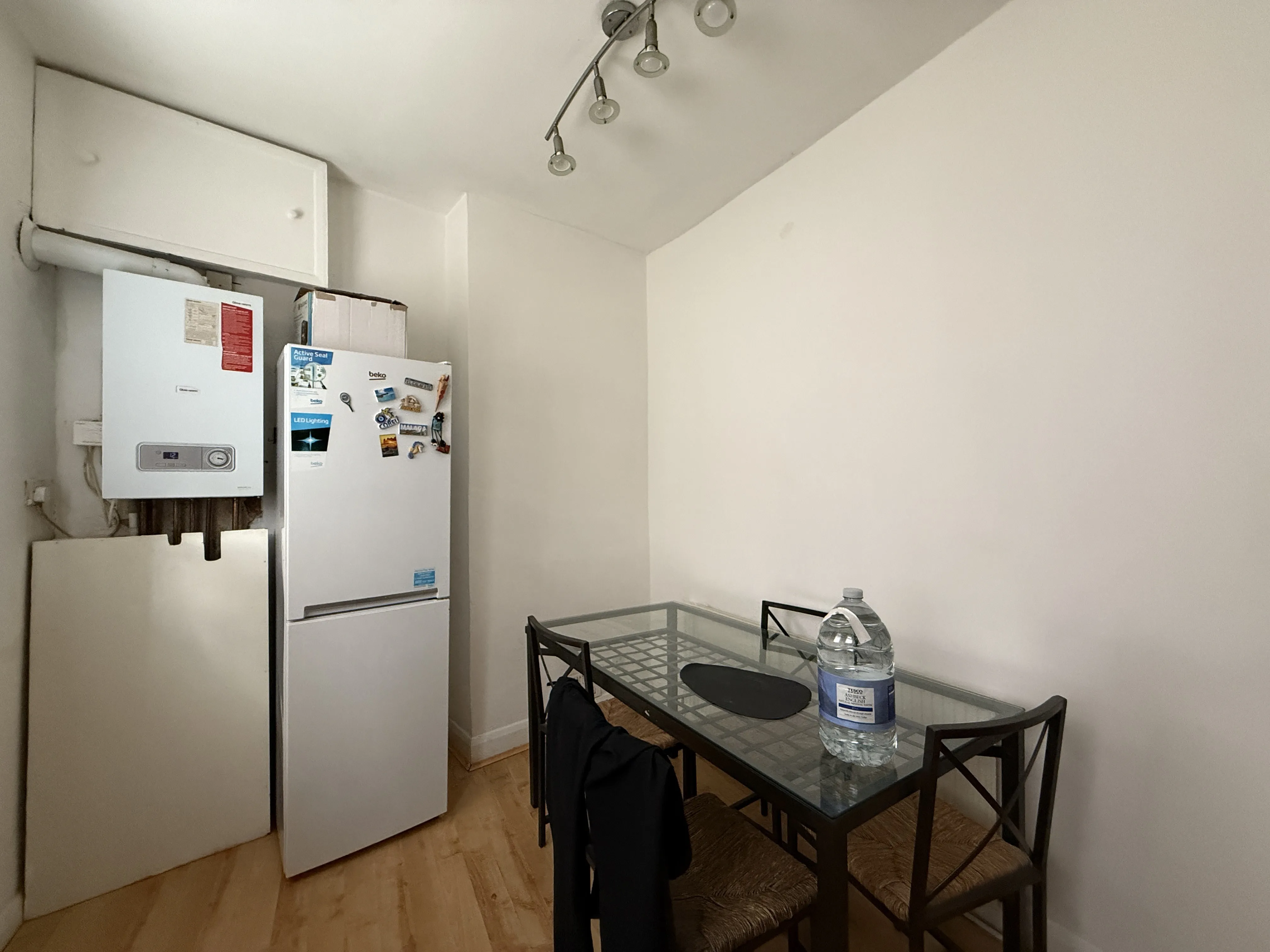 INVESTMENT - Leasehold Self Contained First Floor Flat 