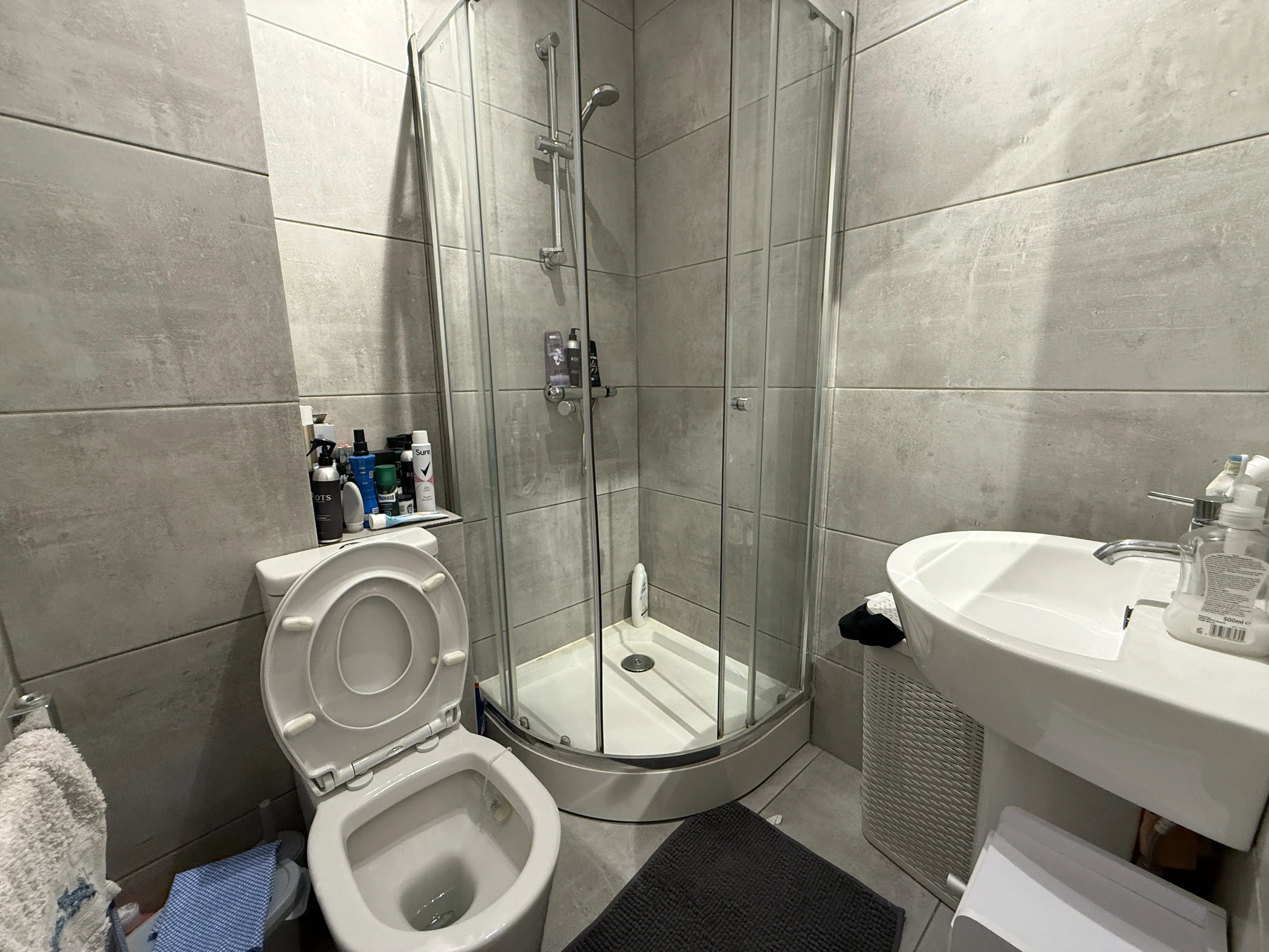 INVESTMENT - Leasehold Self Contained First Floor Flat 