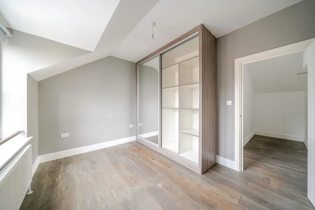 INVESTMENT/VACANT - Freehold Detached Building 