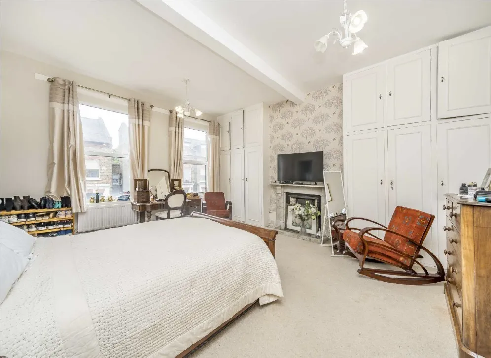 VACANT - Freehold Semi-Detached House 