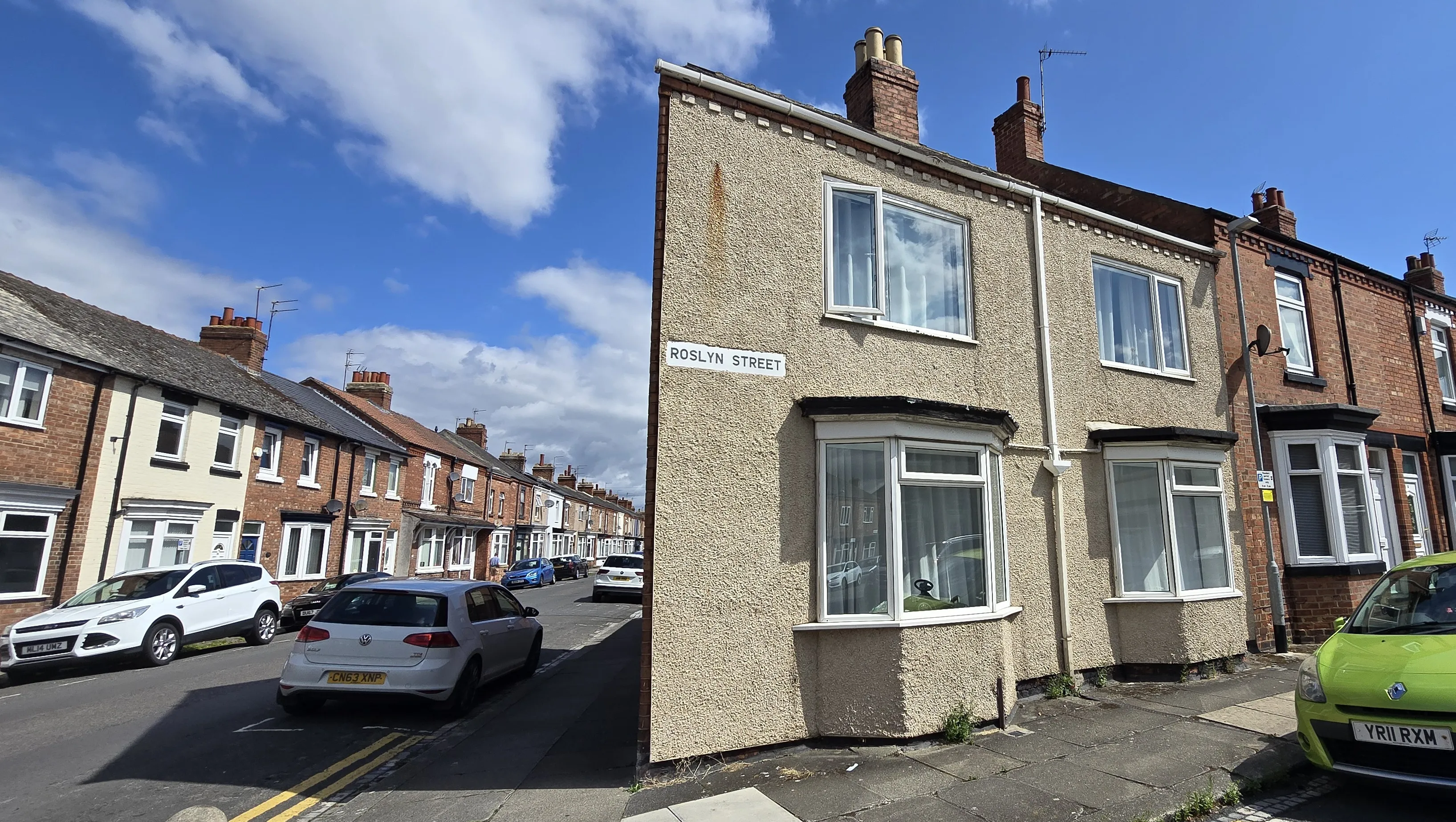 INVESTMENT - Freehold End of Terrace House