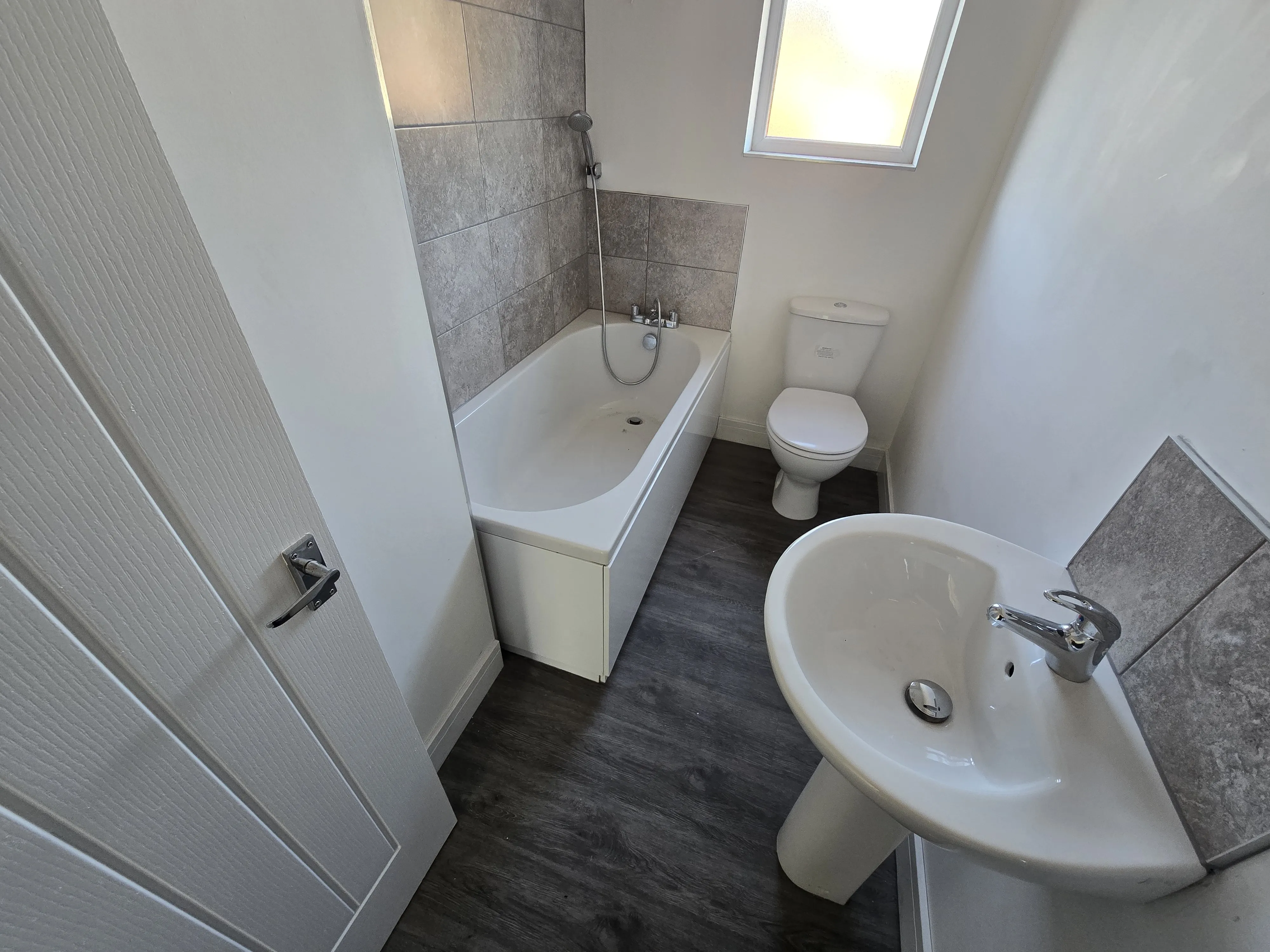 VACANT - Long Leasehold Mid Terrace House 