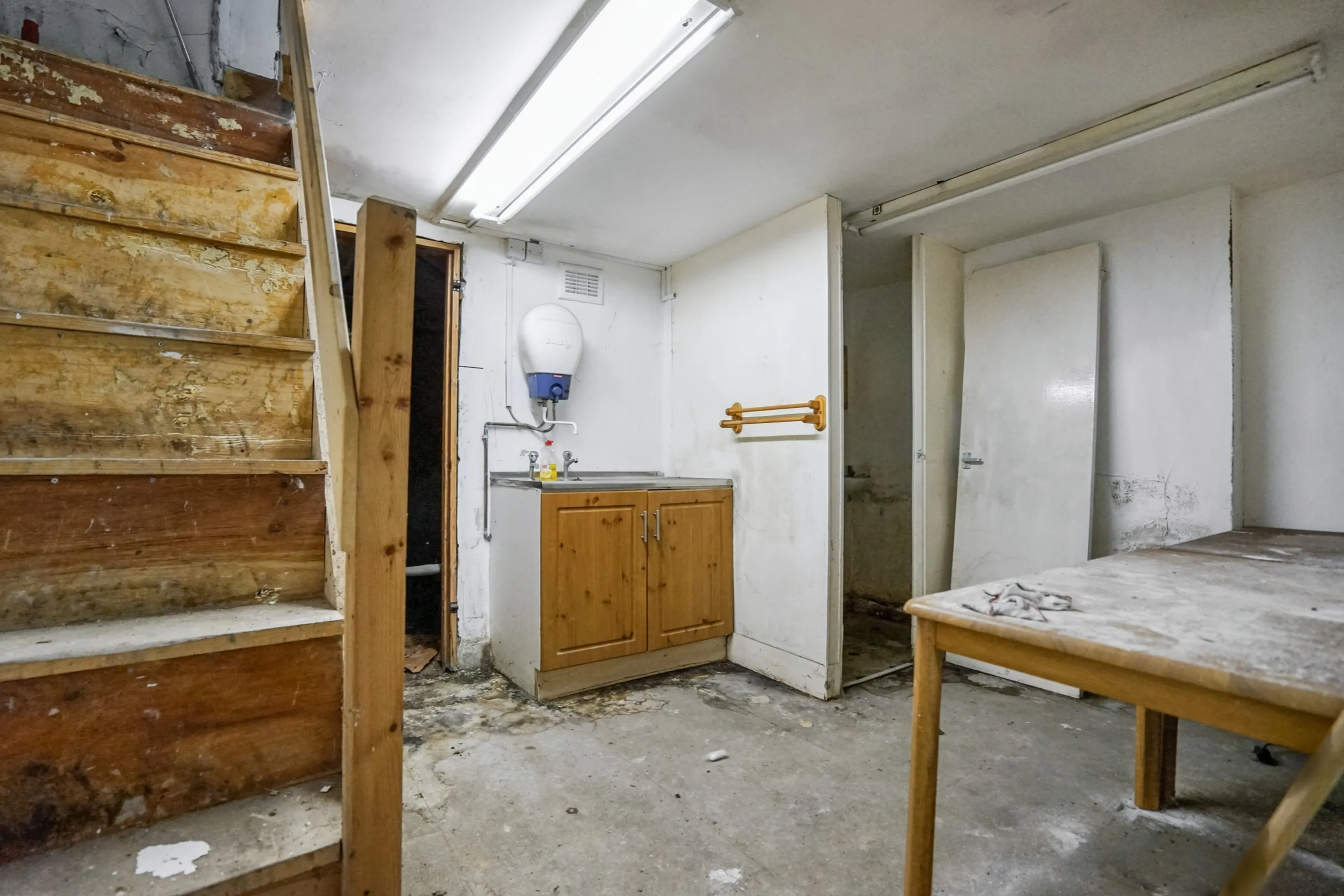 VACANT - Freehold End of Terrace Mixed Use Building