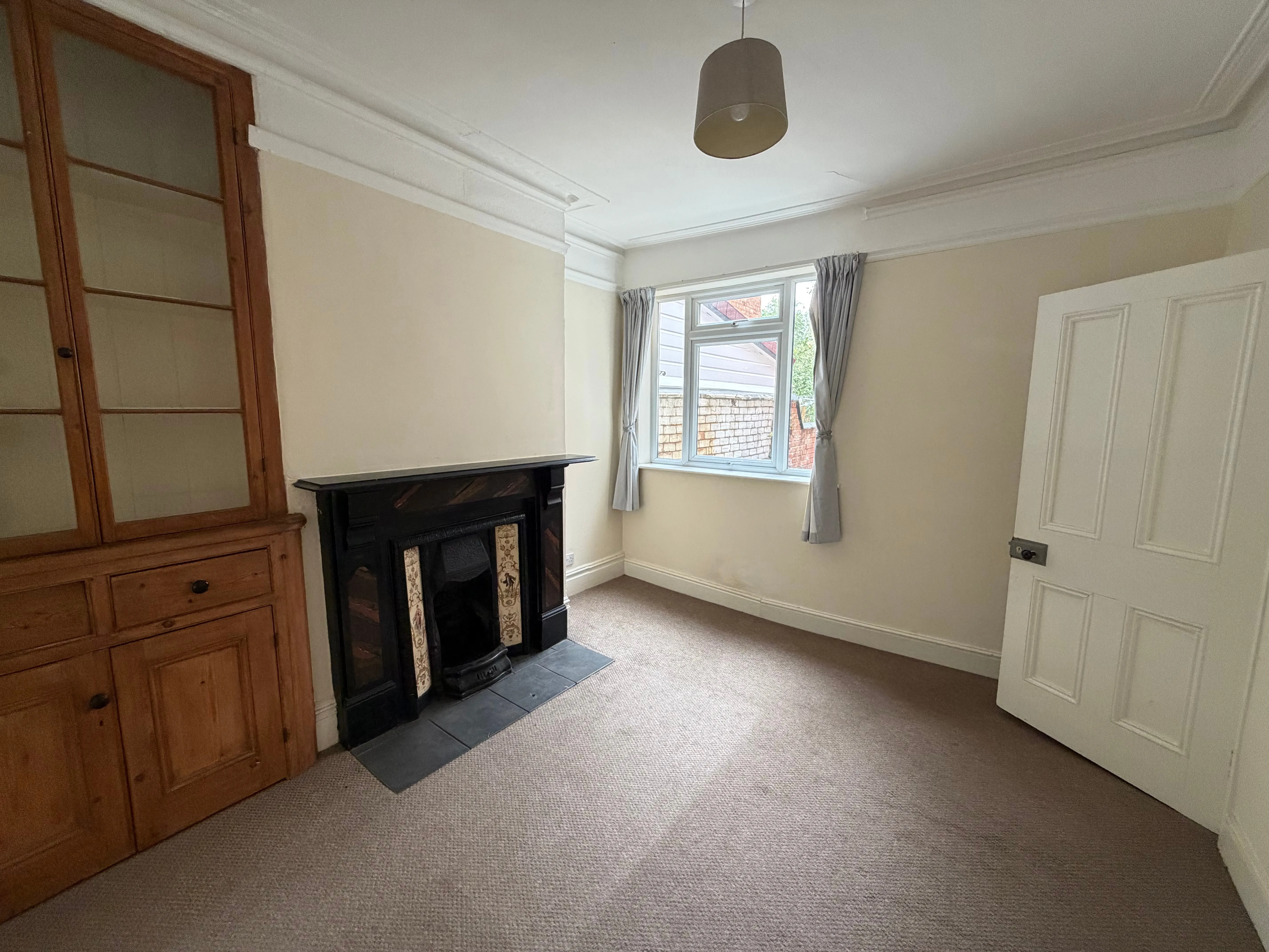 VACANT - Freehold Mid Terrace Building