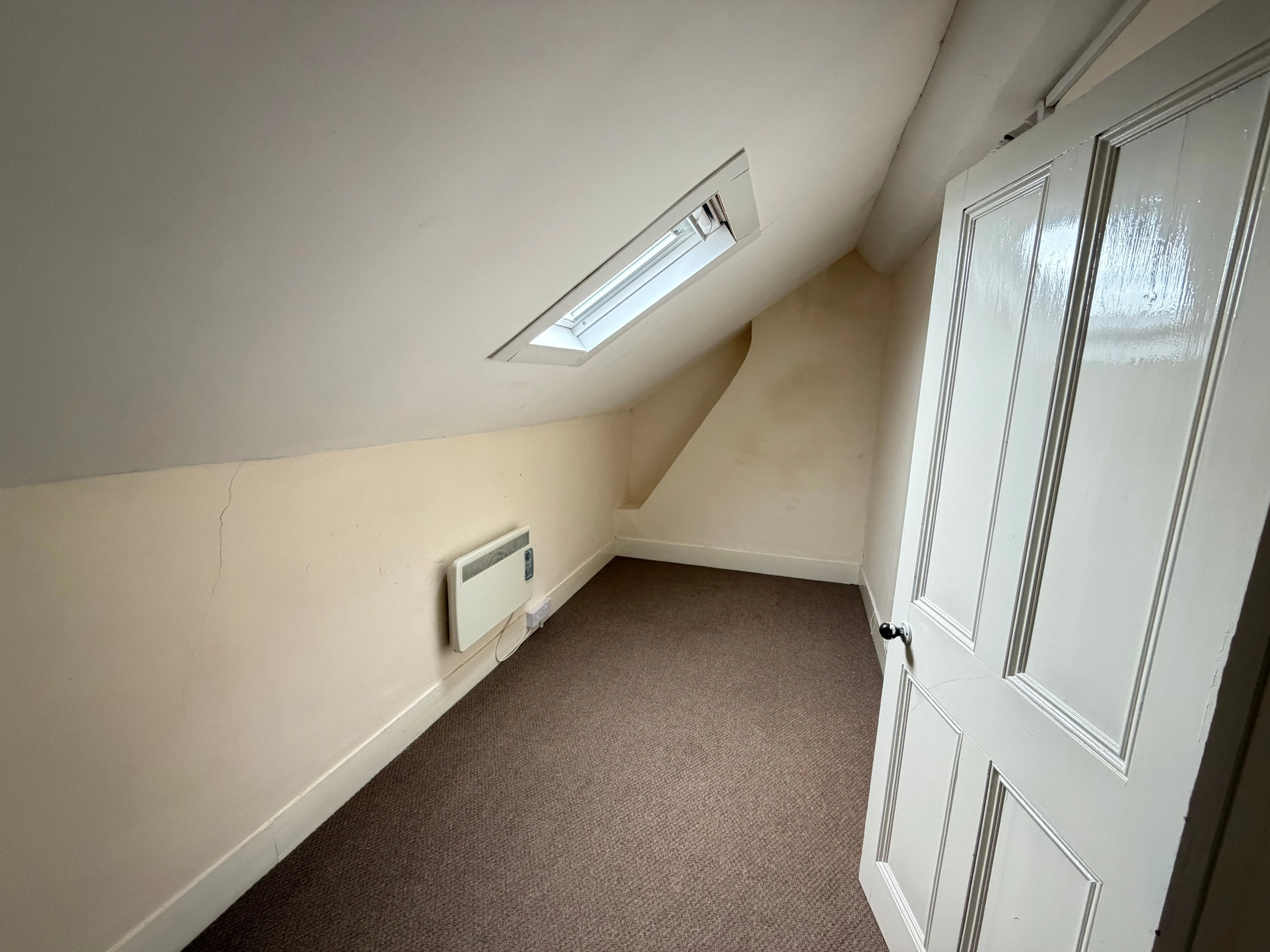 VACANT - Freehold Mid Terrace Building