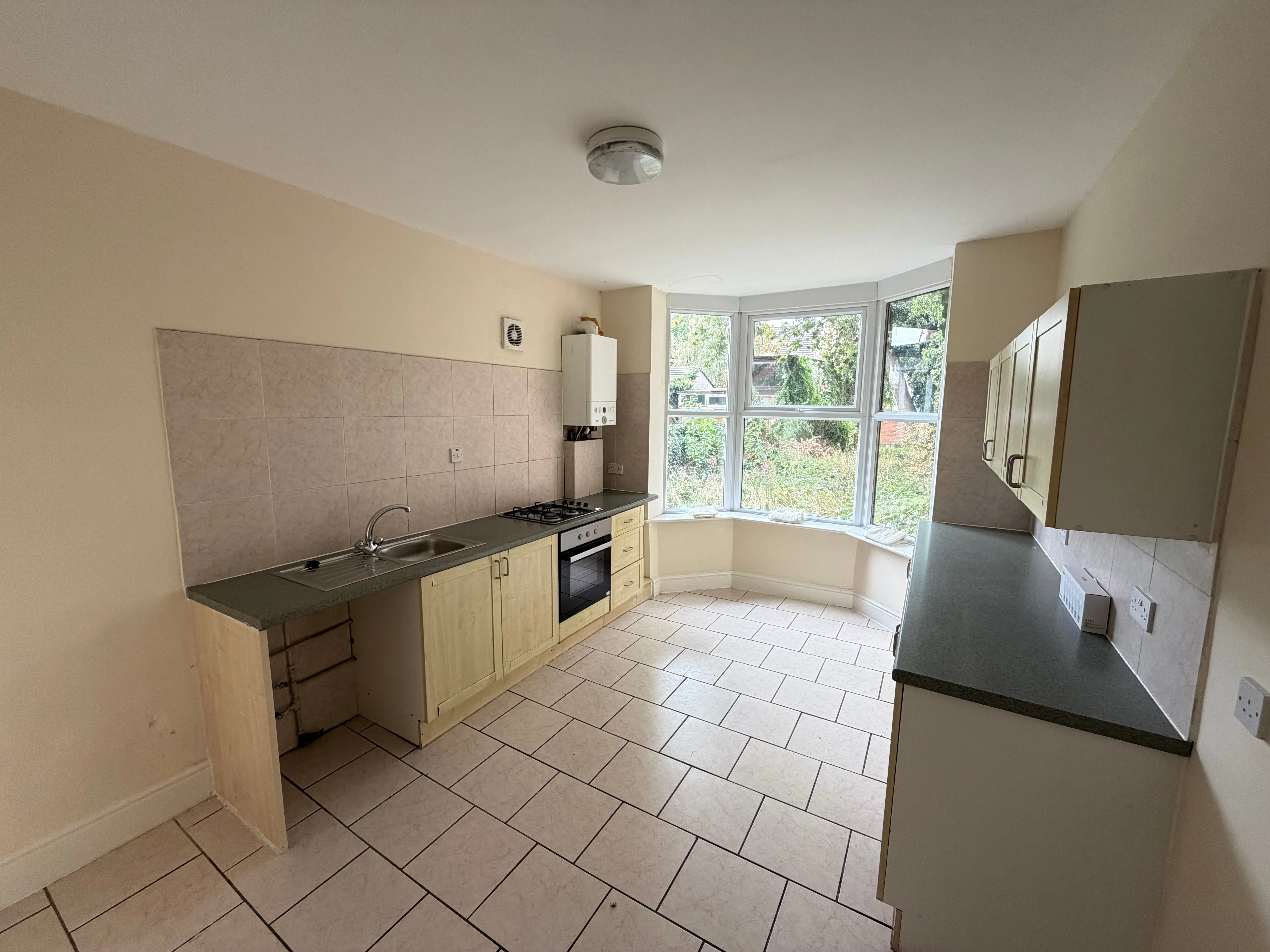 VACANT - Freehold Mid Terrace Building