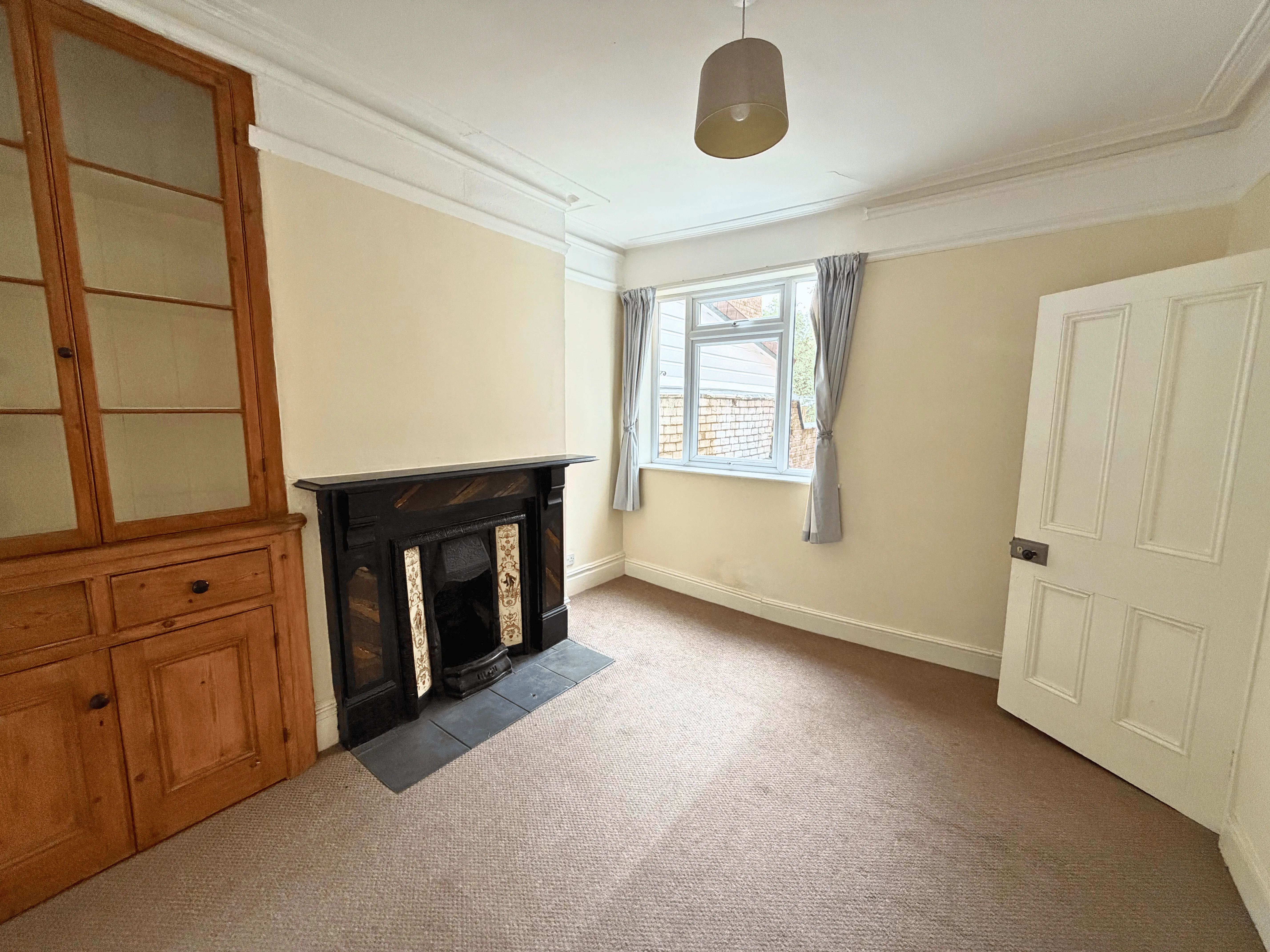 VACANT - Freehold Mid Terrace Building