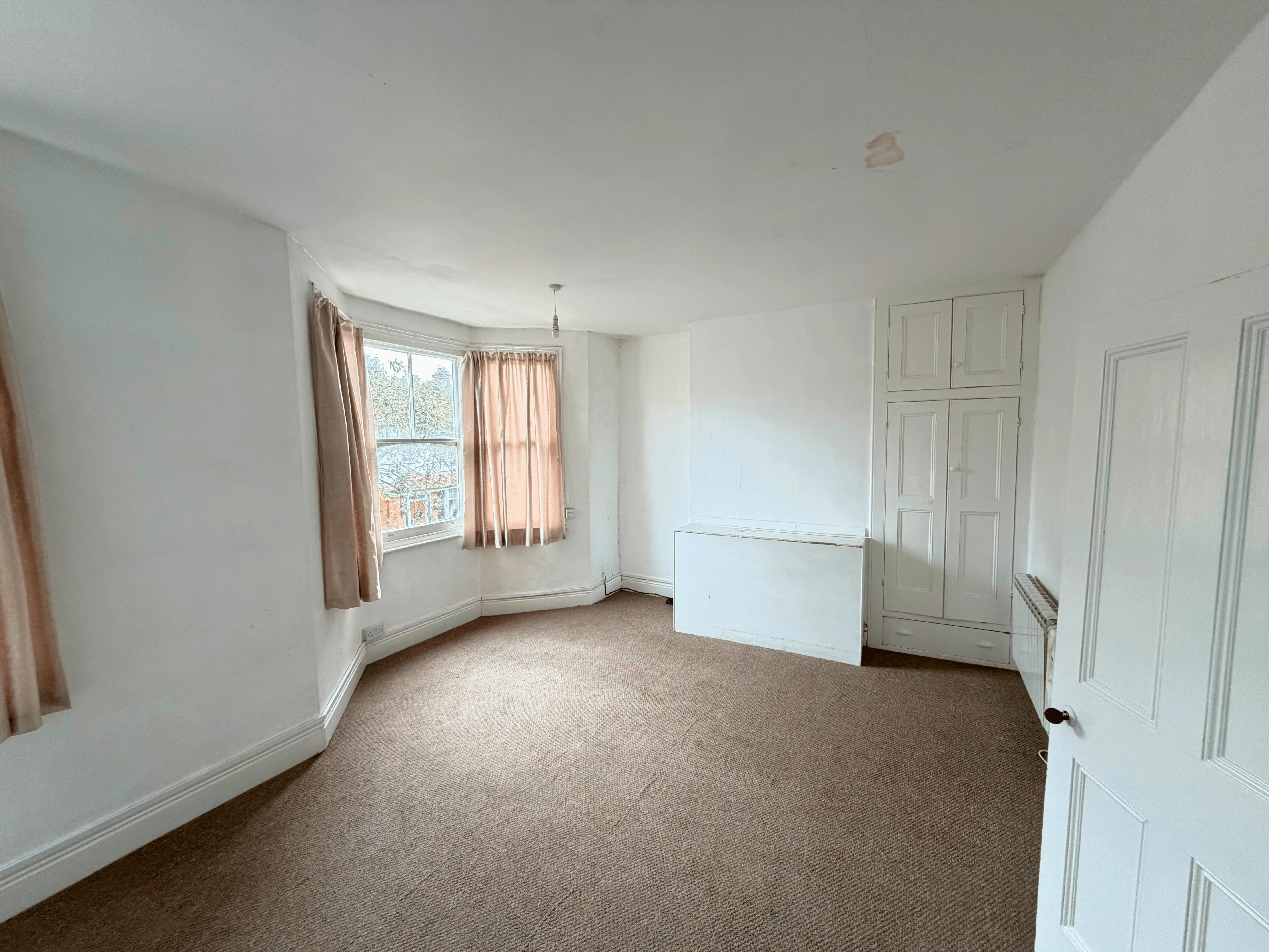 VACANT - Freehold Mid Terrace Building