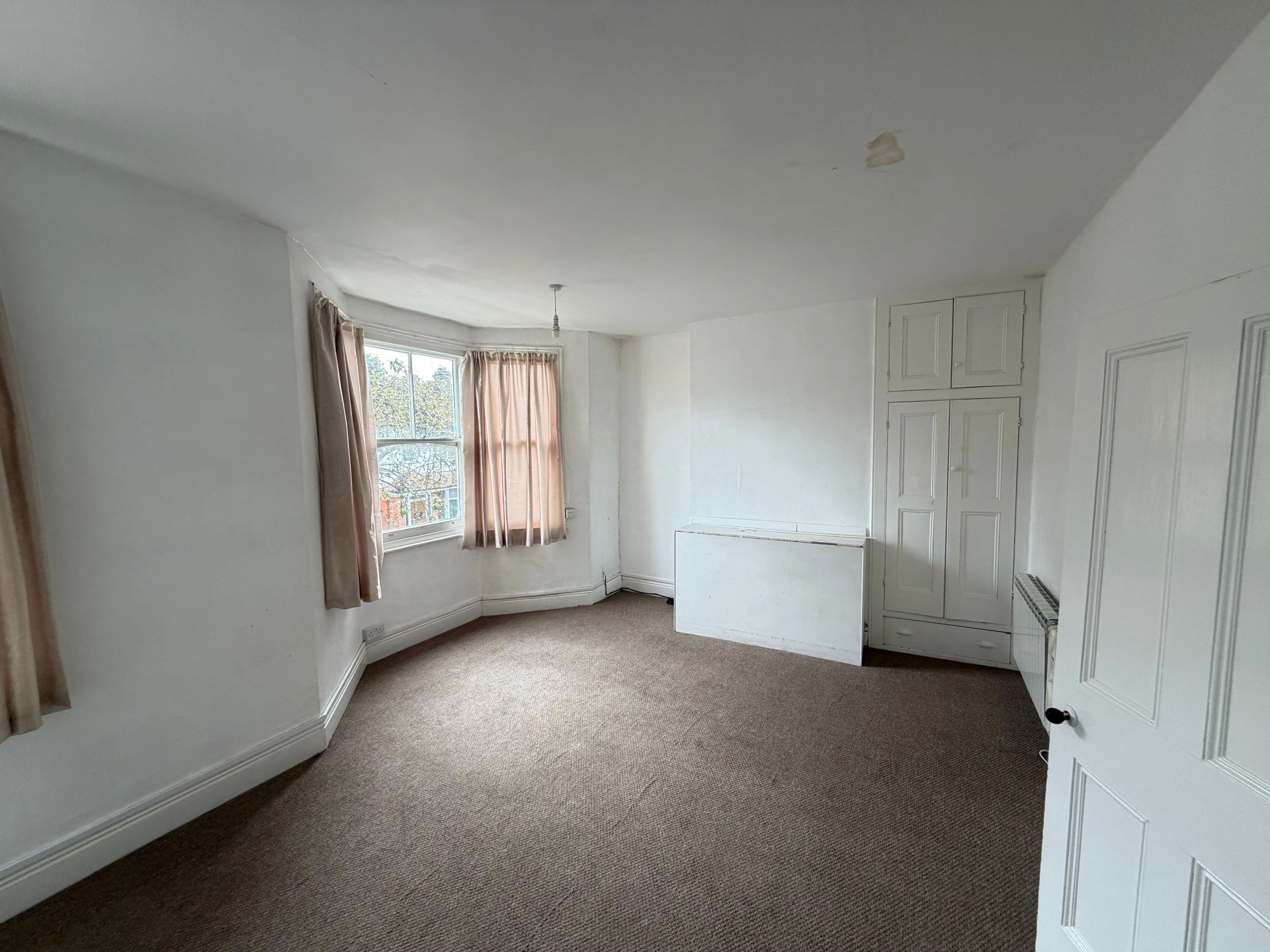 VACANT - Freehold Mid Terrace Building