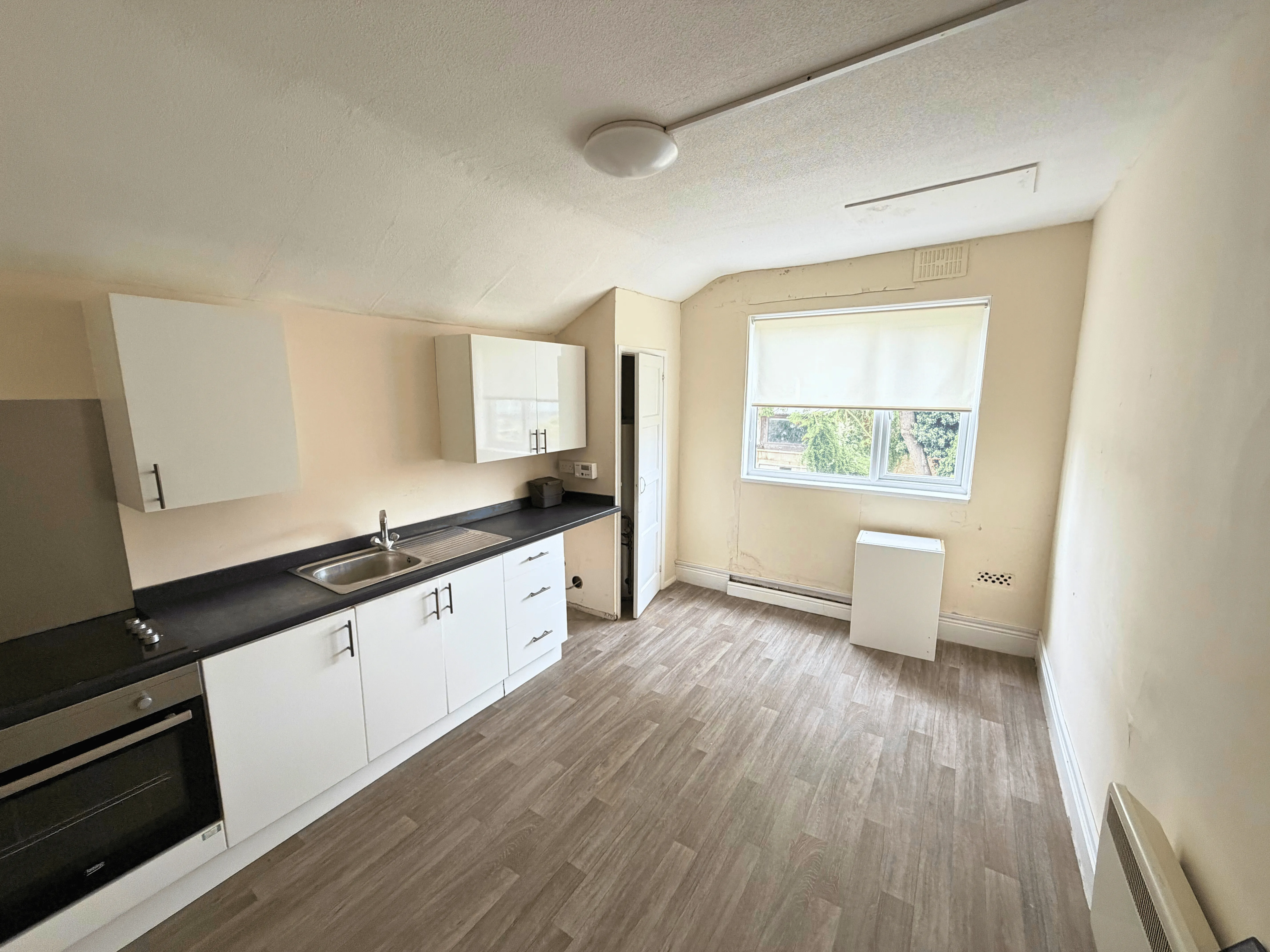 VACANT - Freehold Mid Terrace Building
