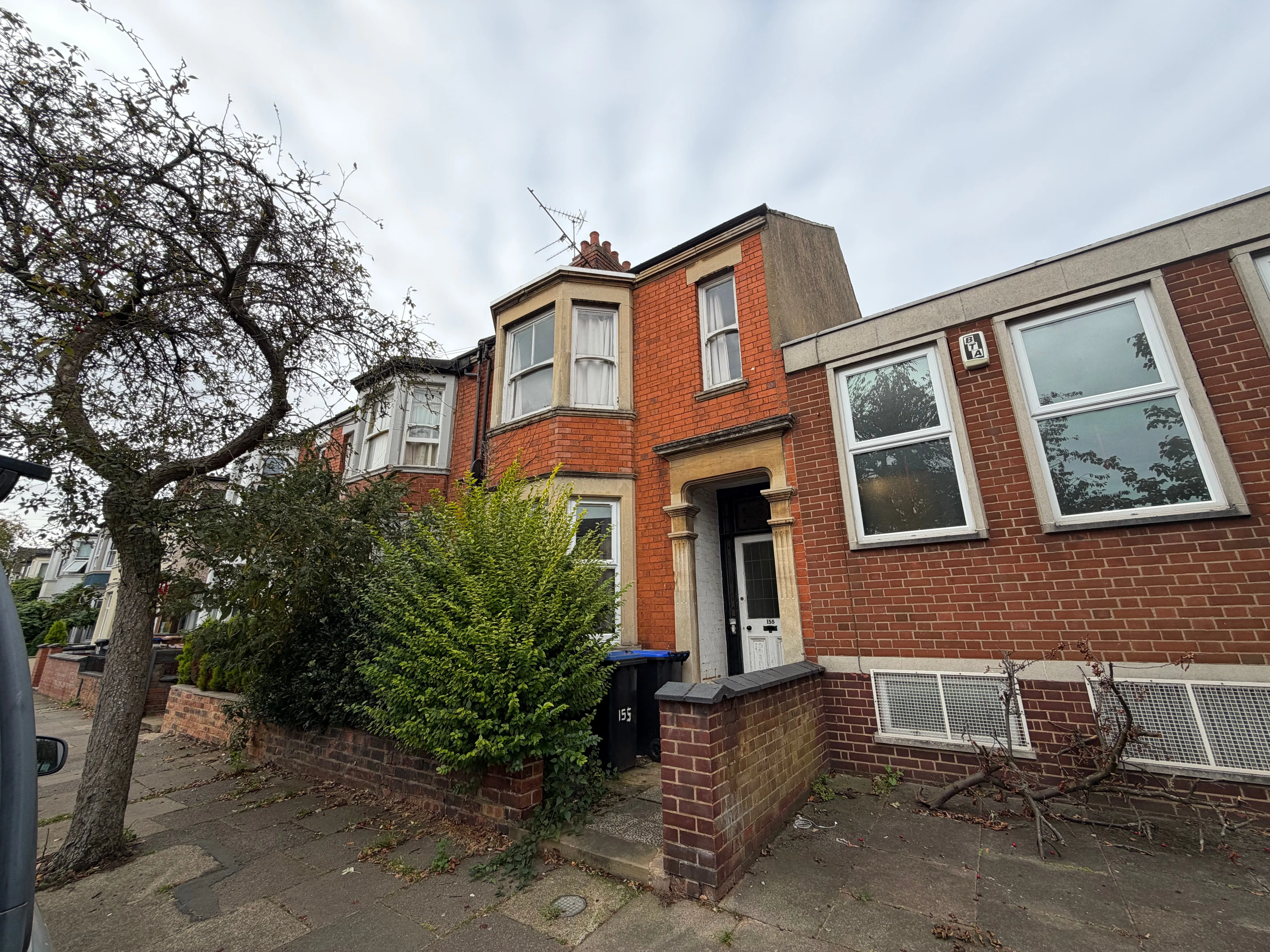 VACANT - Freehold Mid Terrace Building