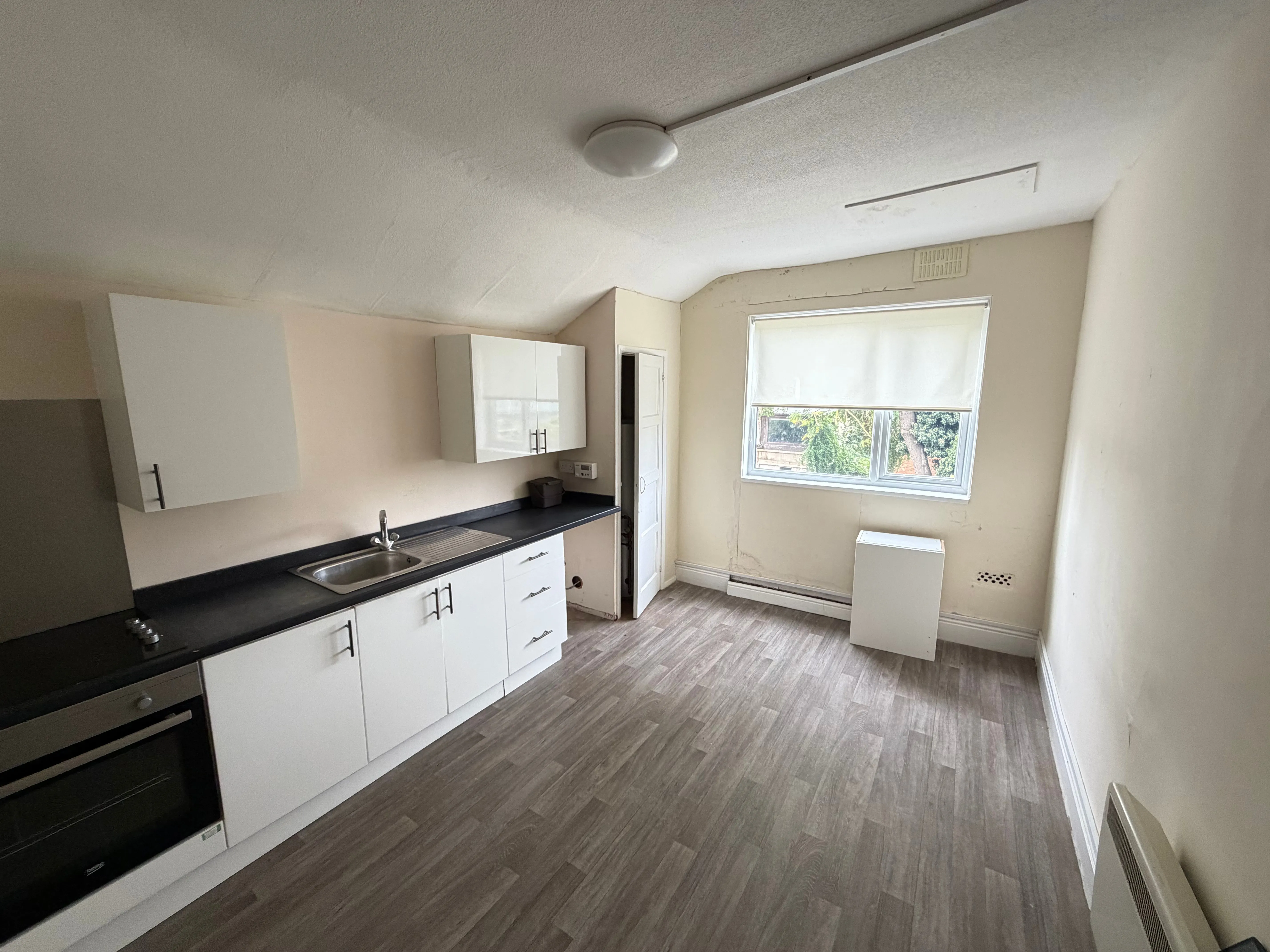 VACANT - Freehold Mid Terrace Building