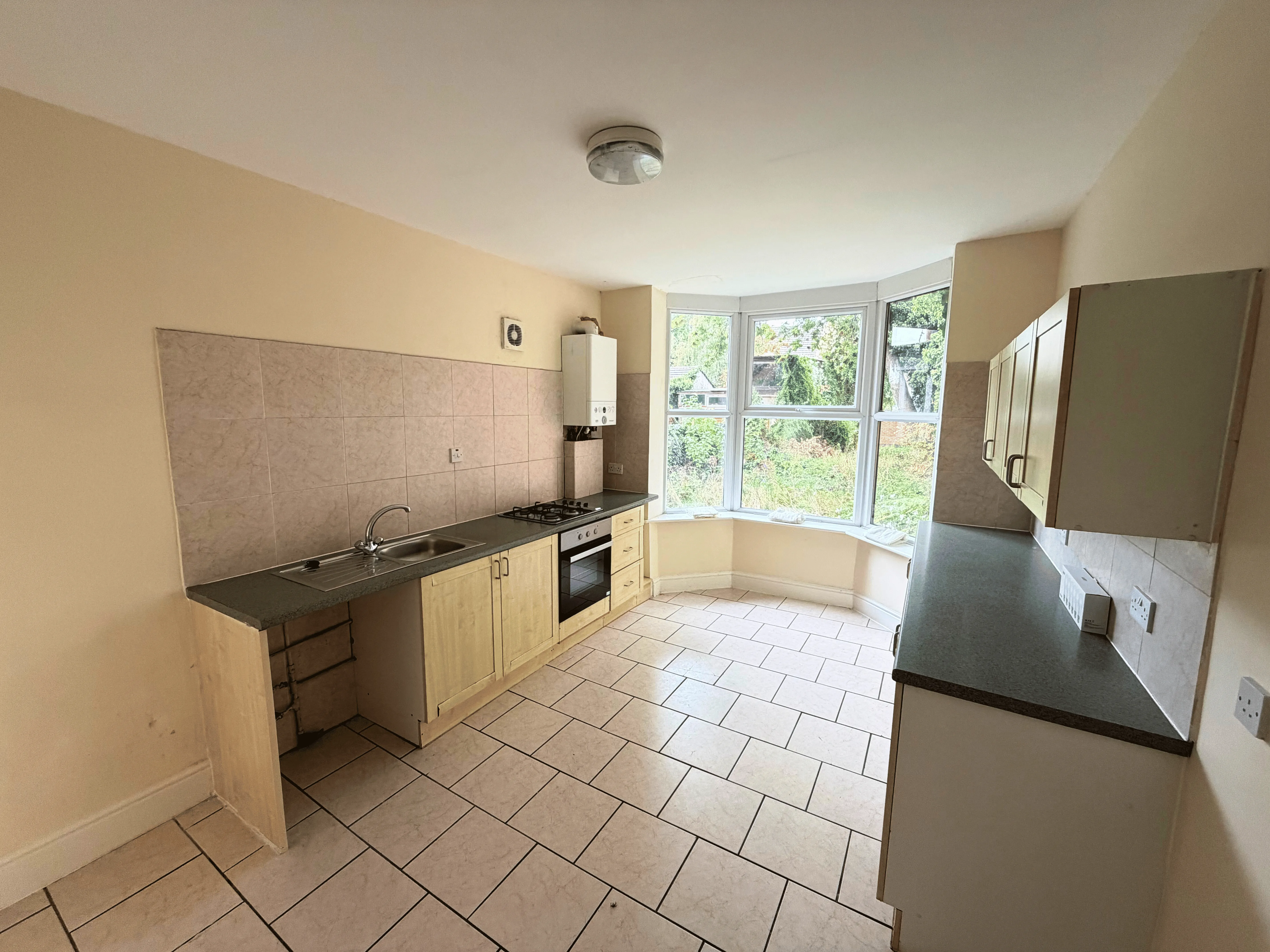 VACANT - Freehold Mid Terrace Building