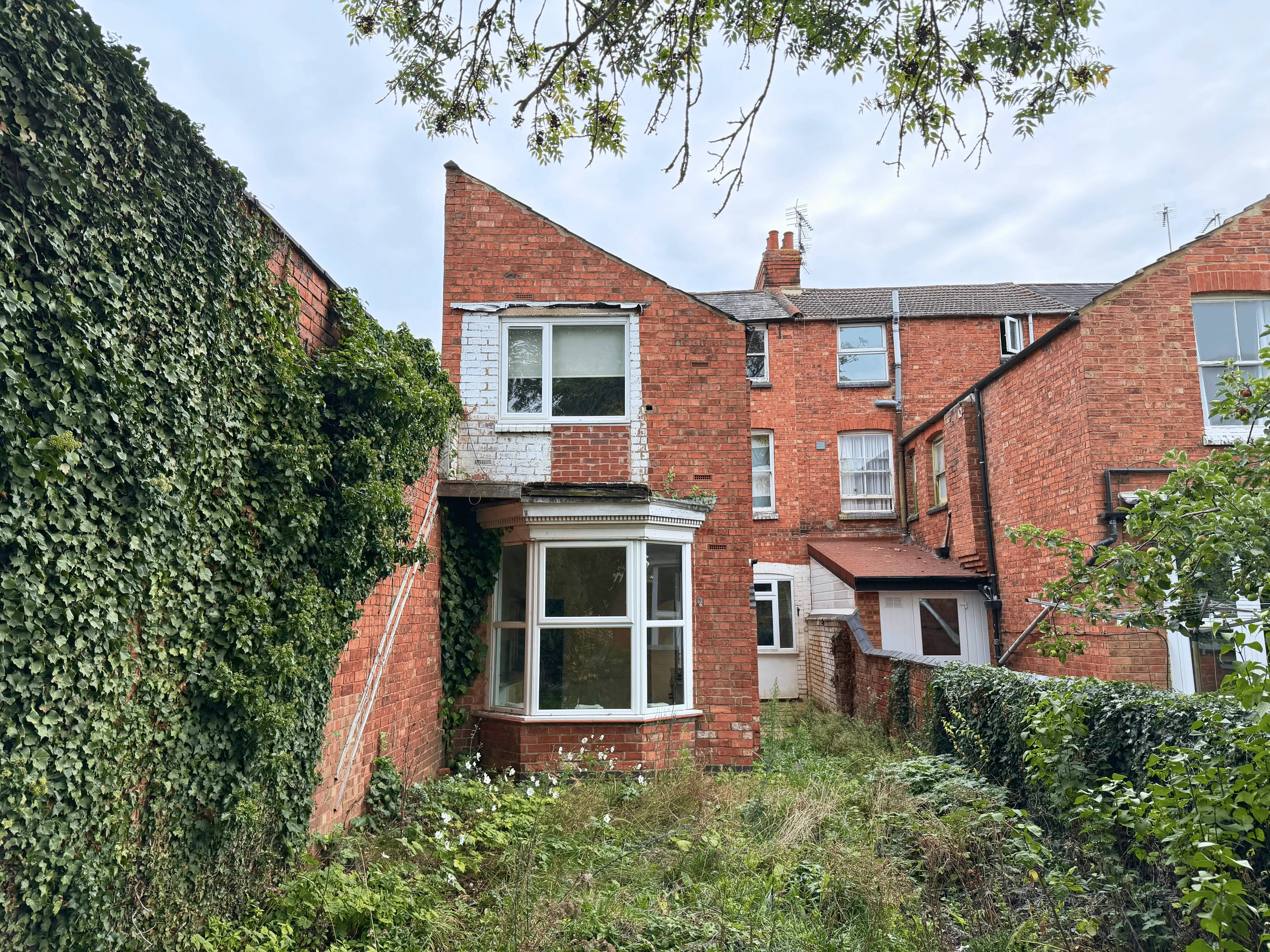 VACANT - Freehold Mid Terrace Building